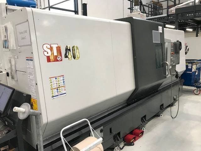 Vista frontal de la máquina HAAS ST40