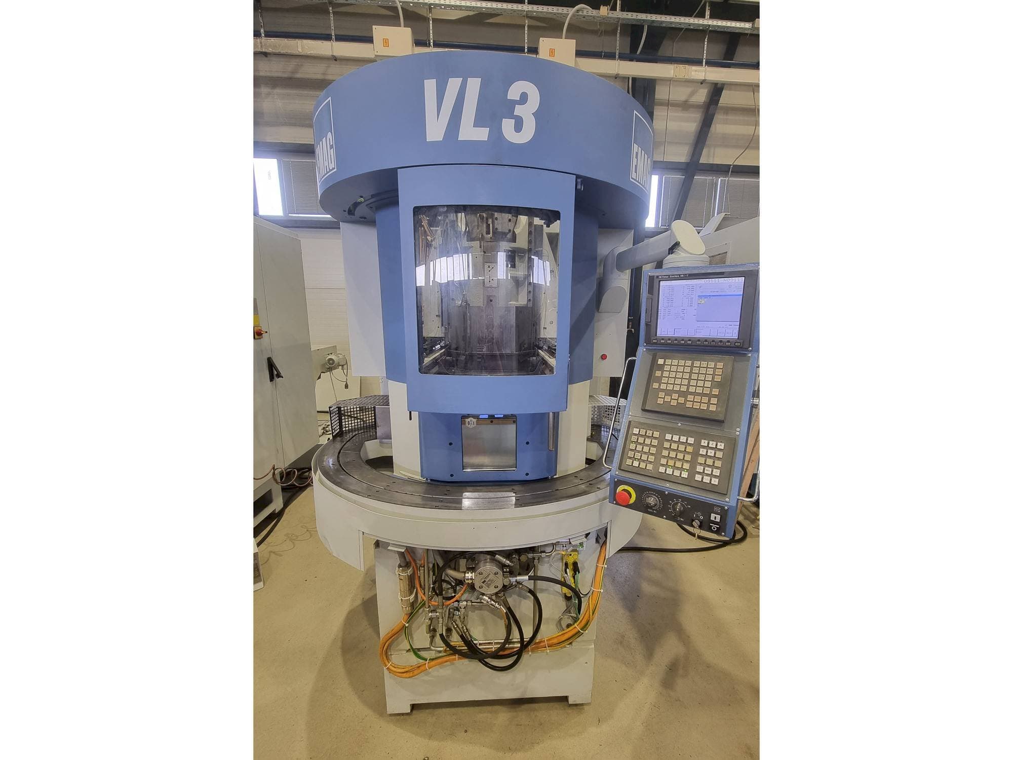 Vista frontal de la máquina EMAG VL3
