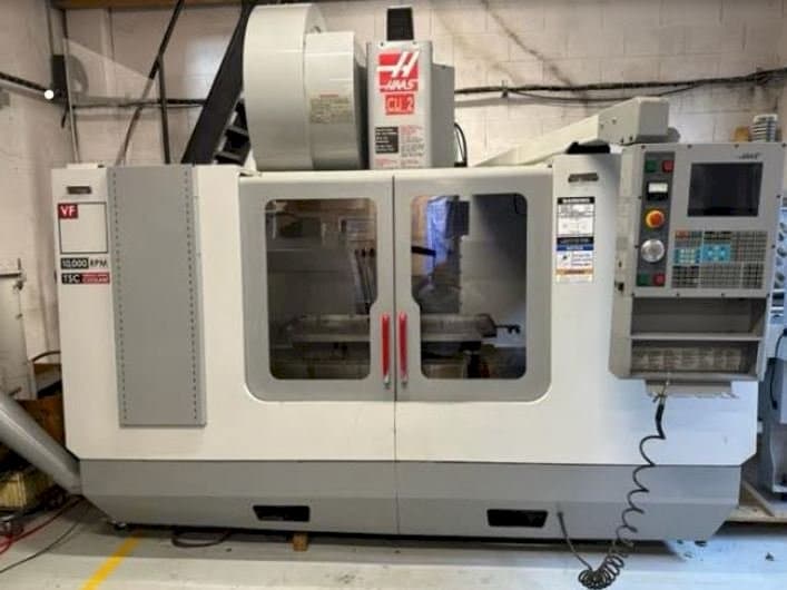 Vista frontal de la máquina HAAS VF3