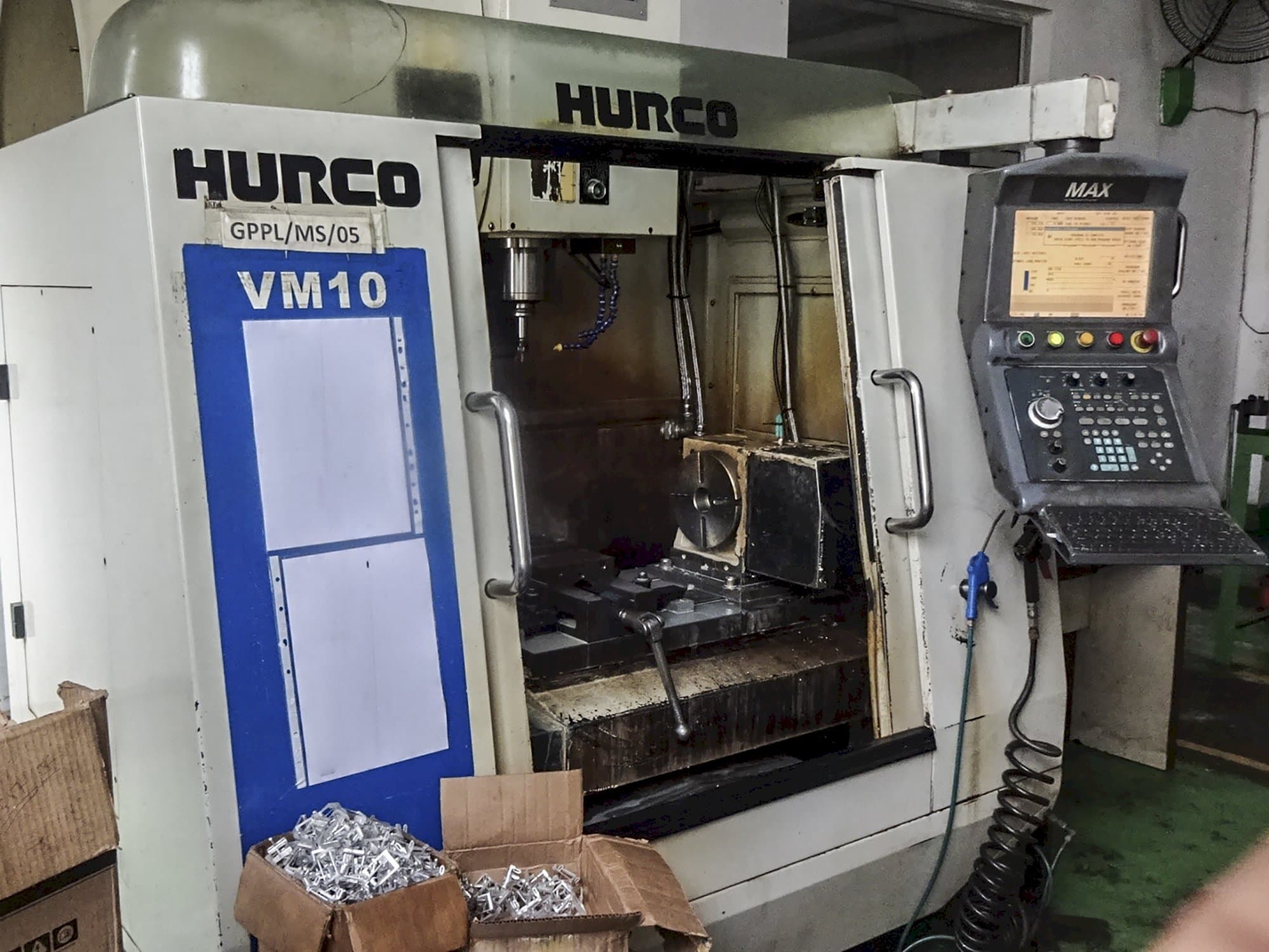 Vista izquierda de la máquina Hurco VM10