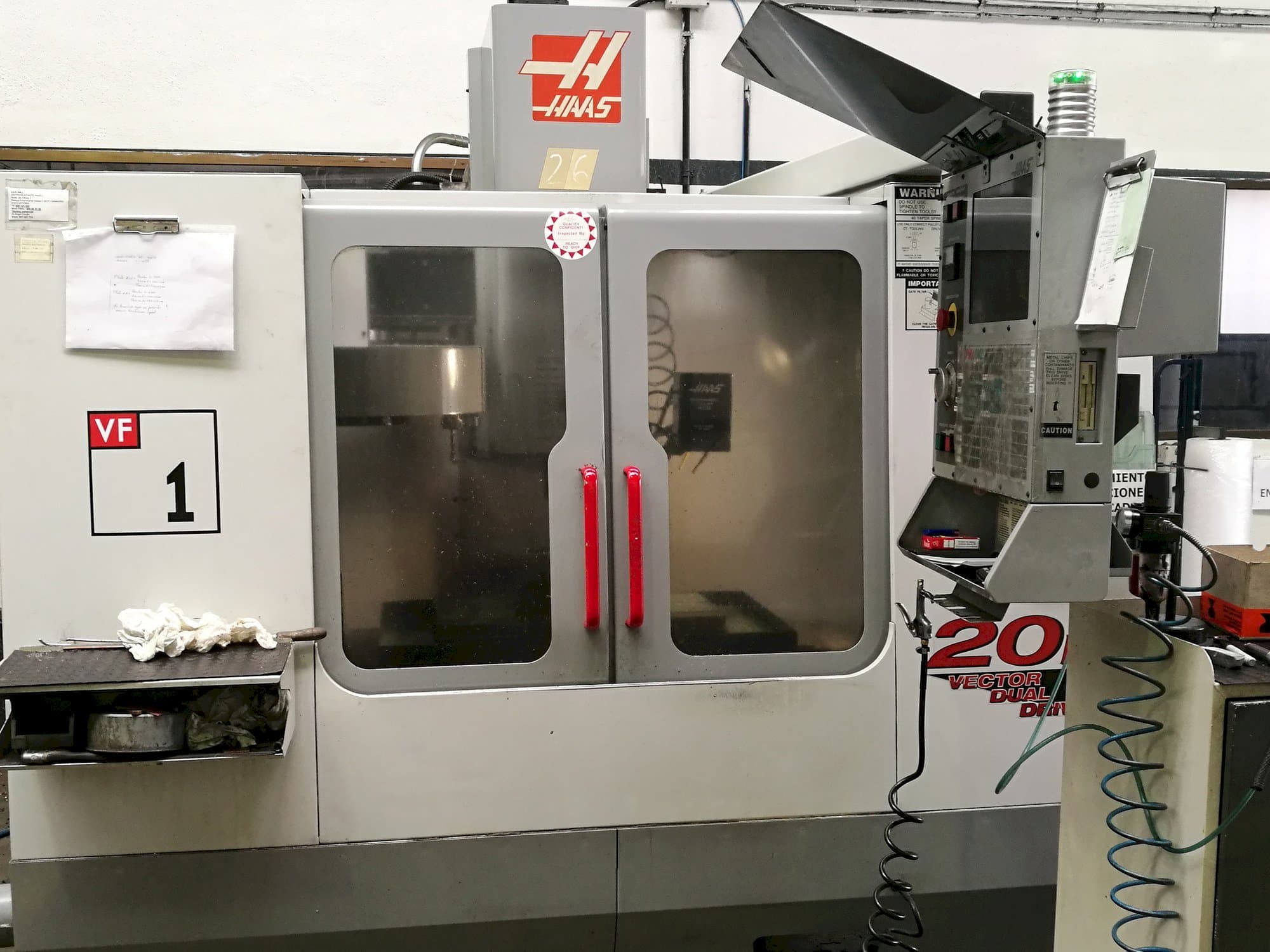 Vista frontal de la máquina HAAS VF 1