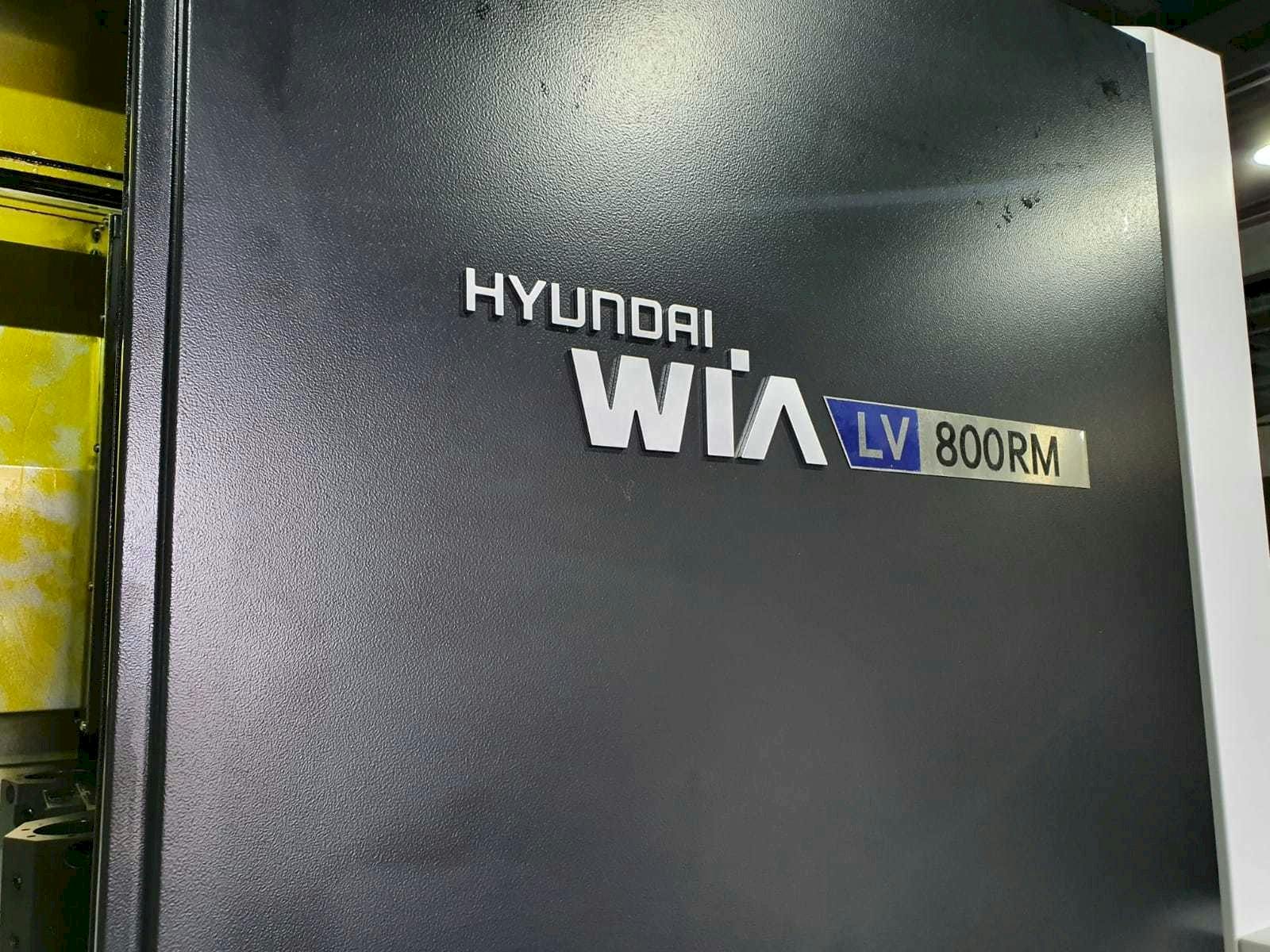 Vista frontal de la máquina Hyundai Wia LV800RM