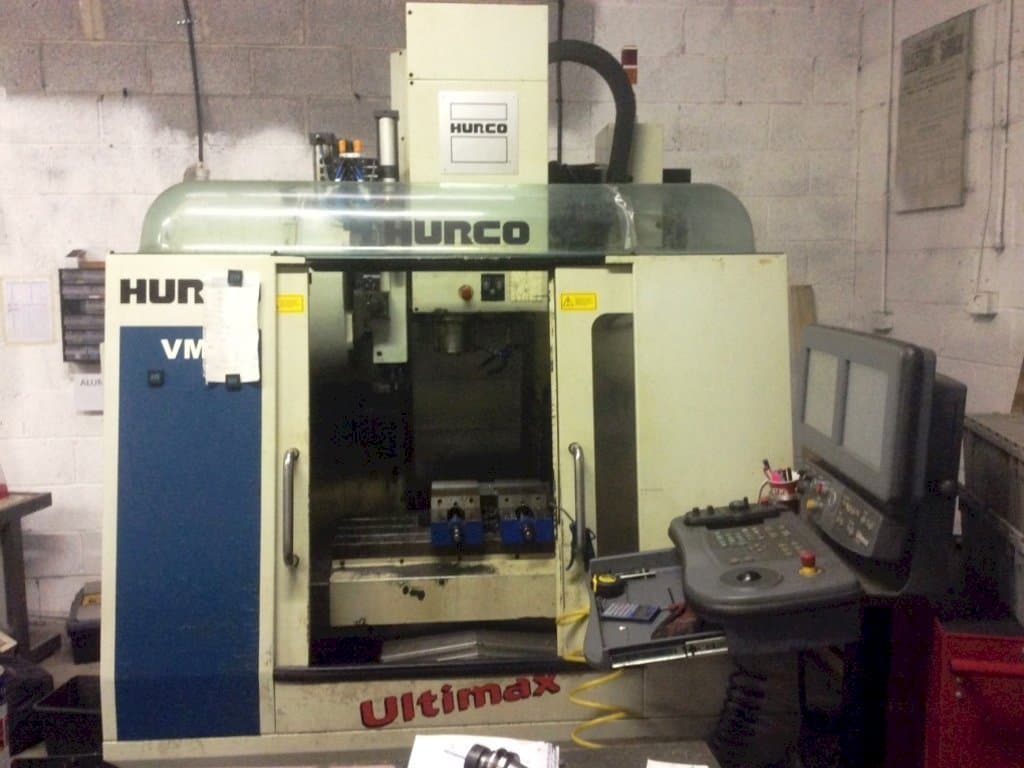 Vista frontal de la máquina Hurco VM1