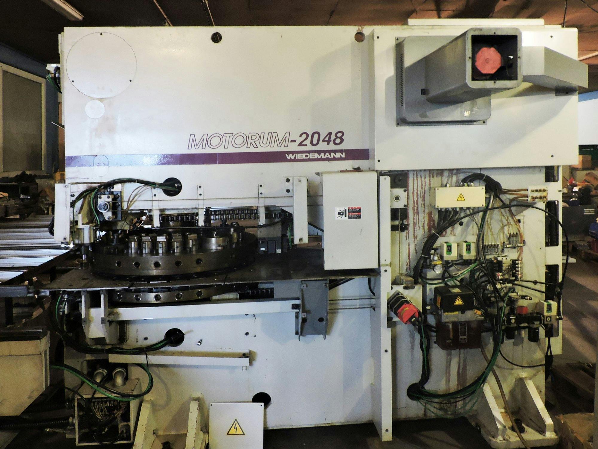 Vista lateral derecha de la máquina Murata Wiedemann MOTORUM 2048