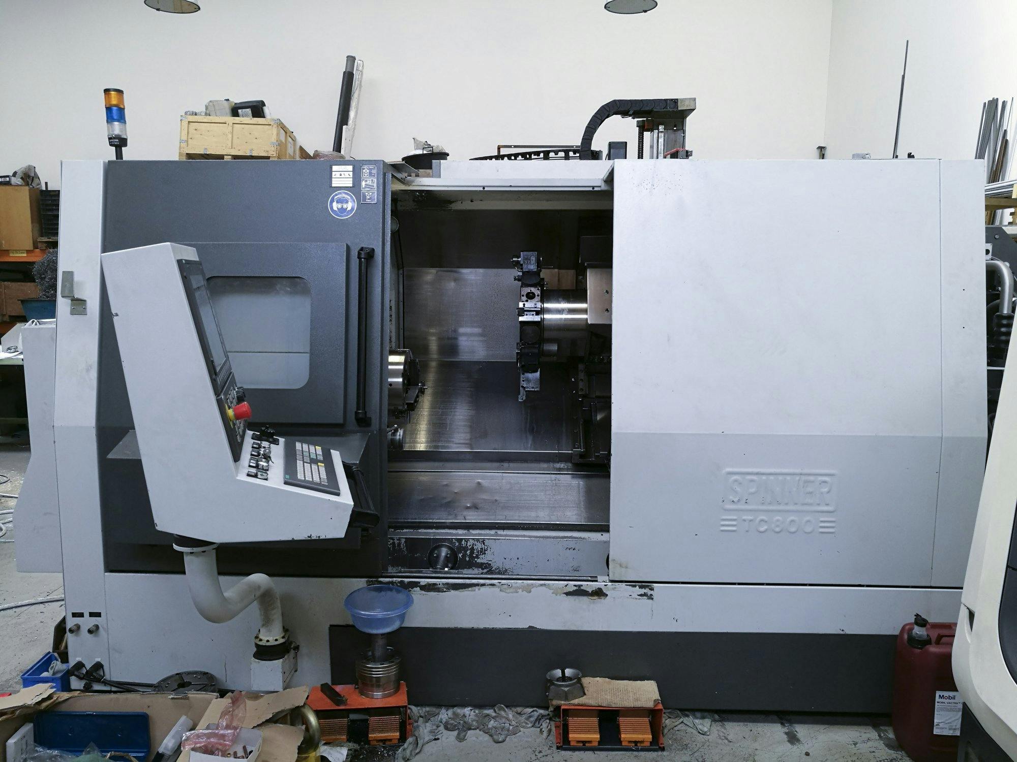 Vista frontal de la máquina SPINNER TC80077 SMCY