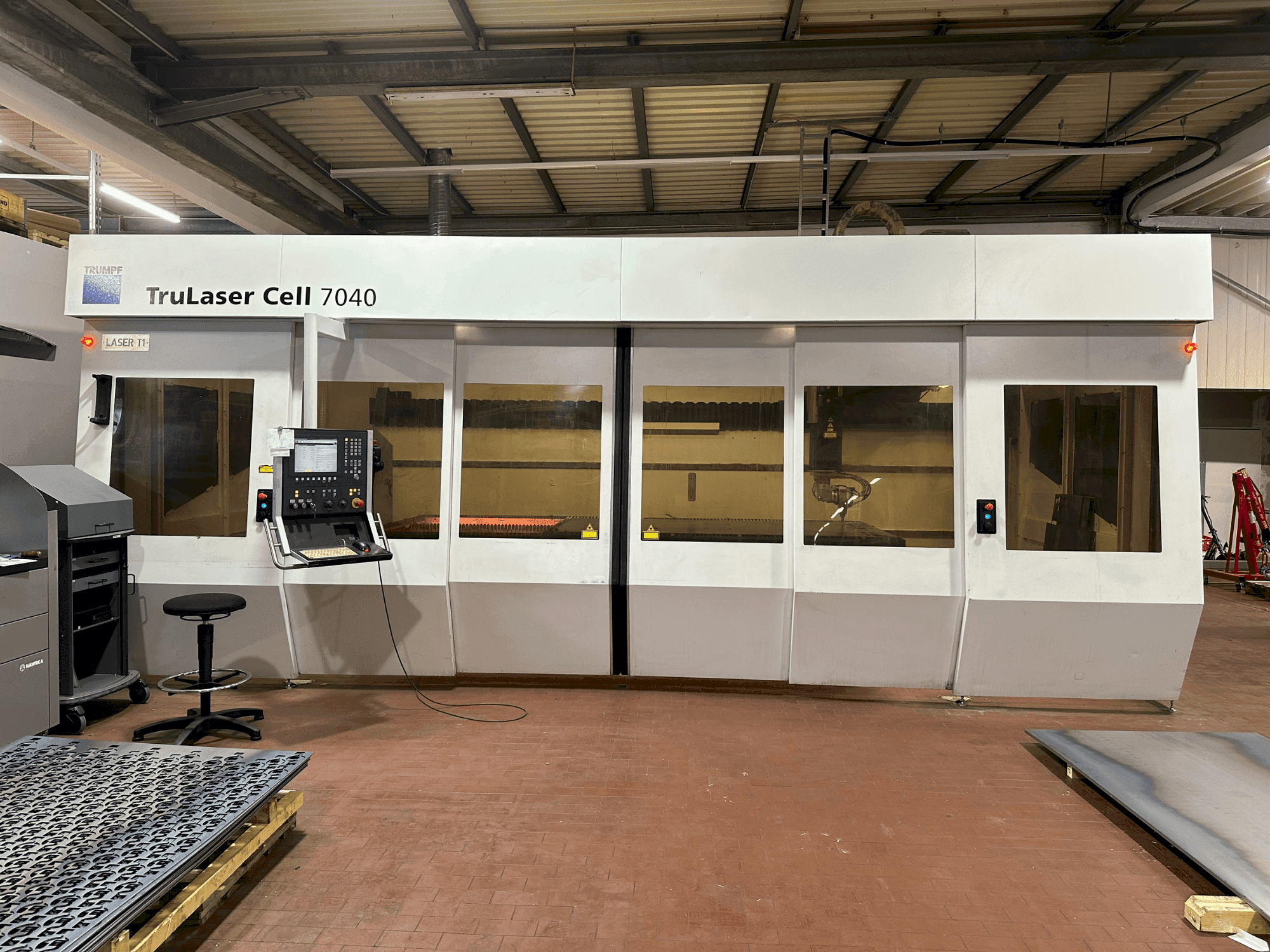 Vista frontal de la máquina TRUMPF TruLaser Cell 7040