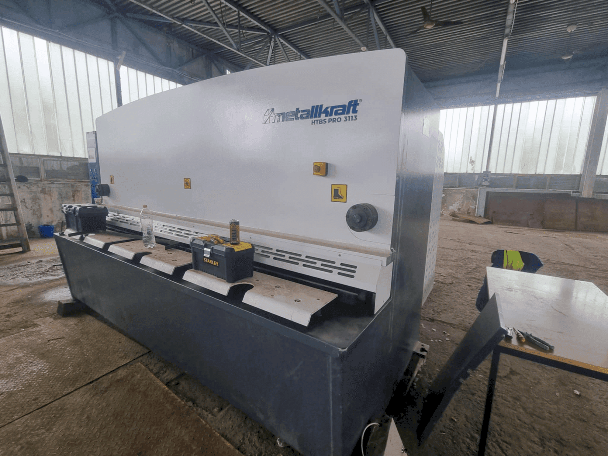 Vista frontal de la máquina Metallkraft  HTBS PRO 3113