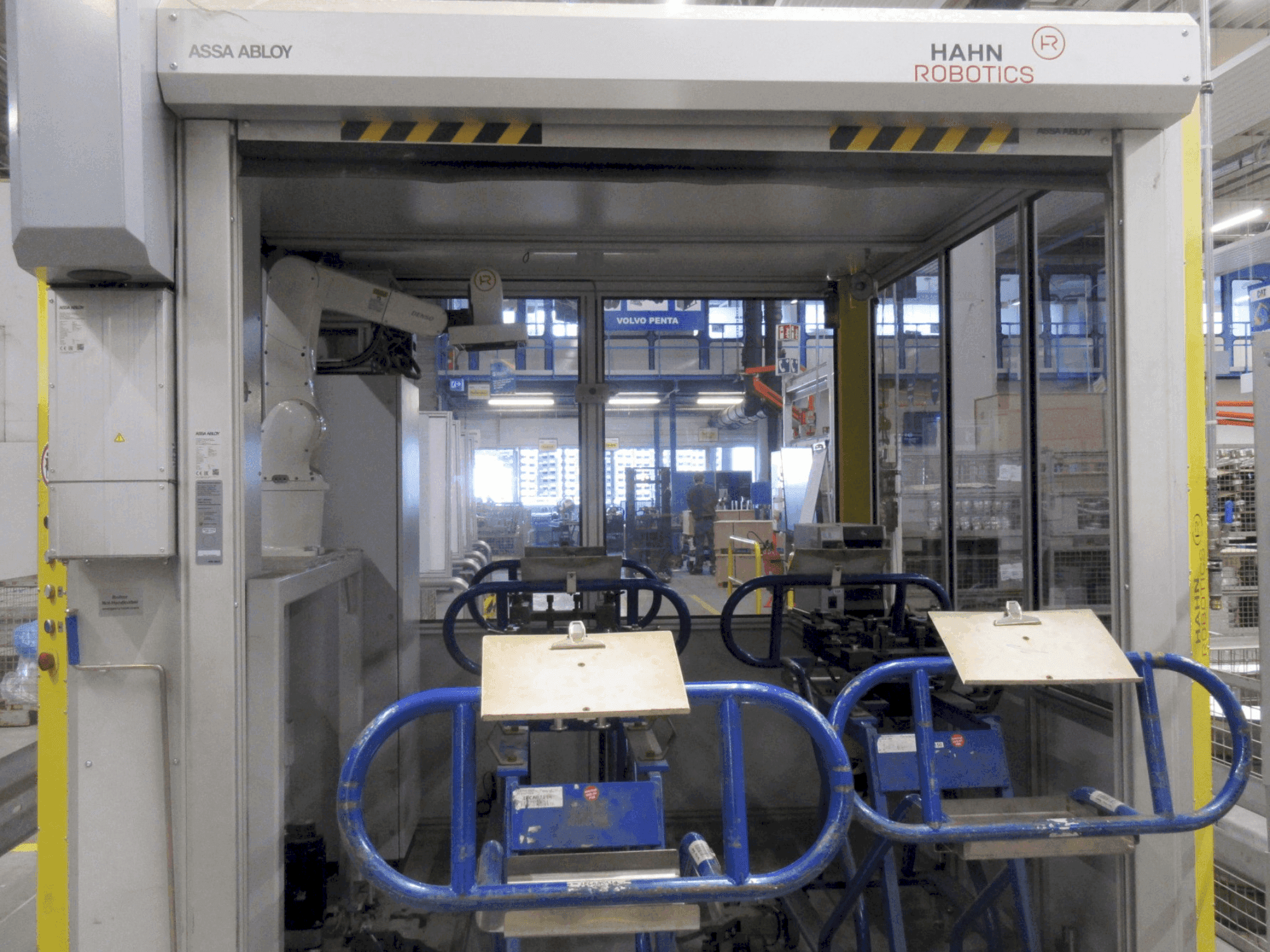 Vista frontal de la máquina HAHN Robotics CAT Final Check EOL (2021)