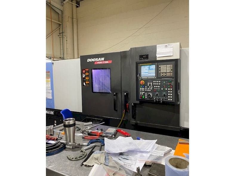 Vista frontal de la máquina Doosan Puma 3100L