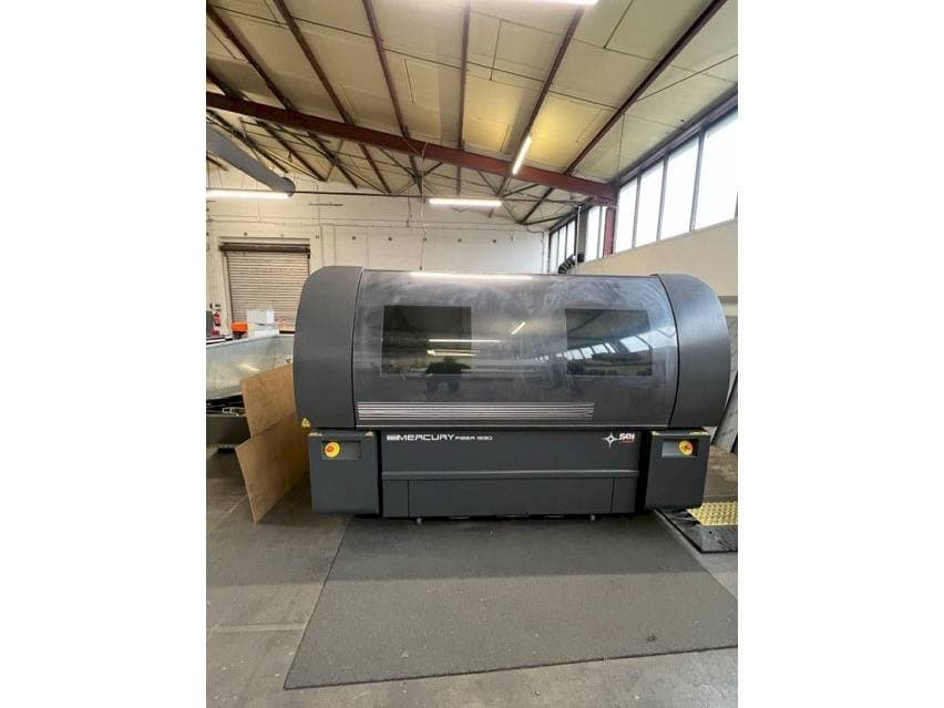 Vista frontal de la máquina SEI Laser Mercury 1560