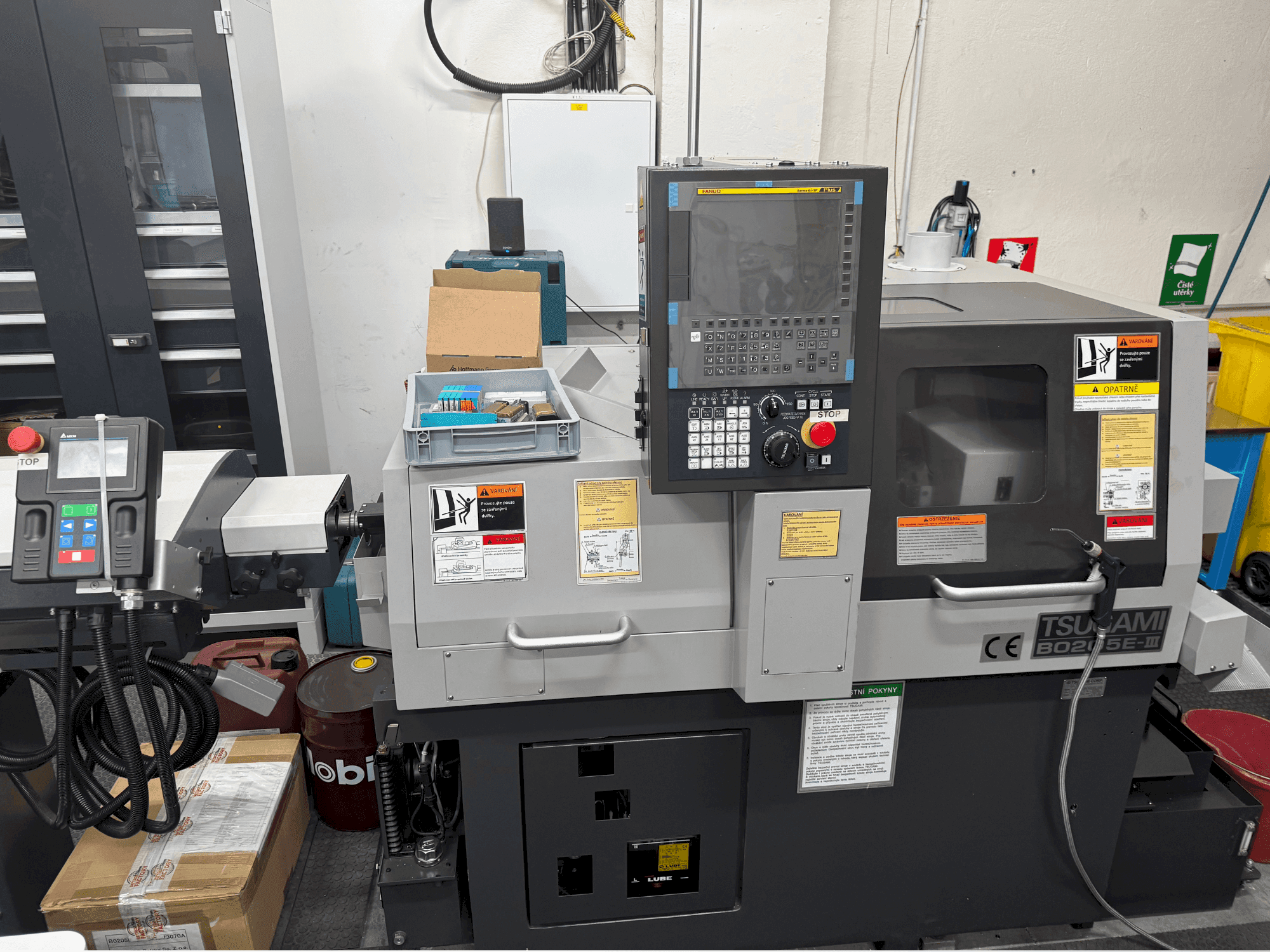 Vista frontal de la máquina TSUGAMI B0205E-III