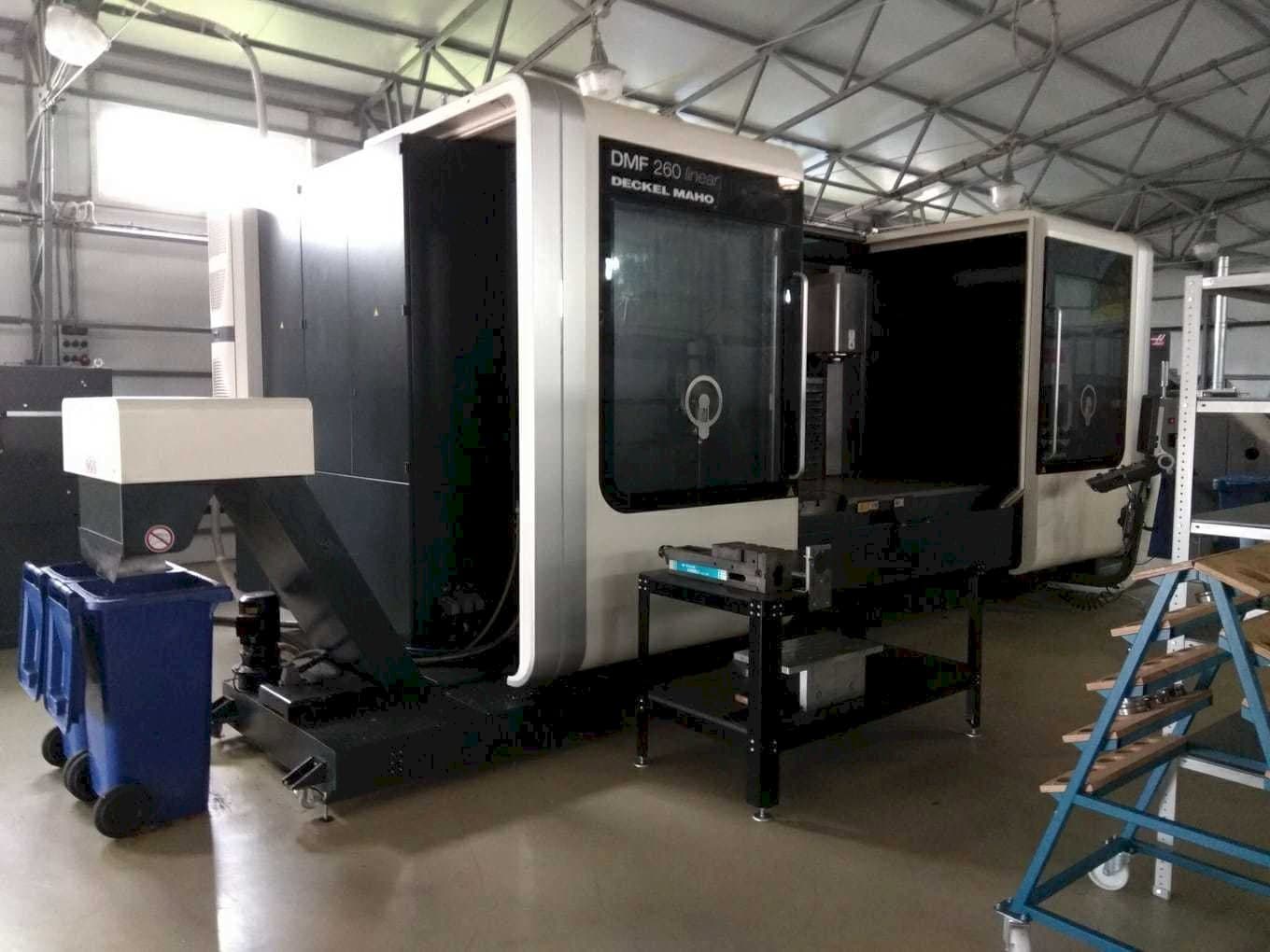Vista frontal de la máquina DECKEL MAHO DMF 260 linear