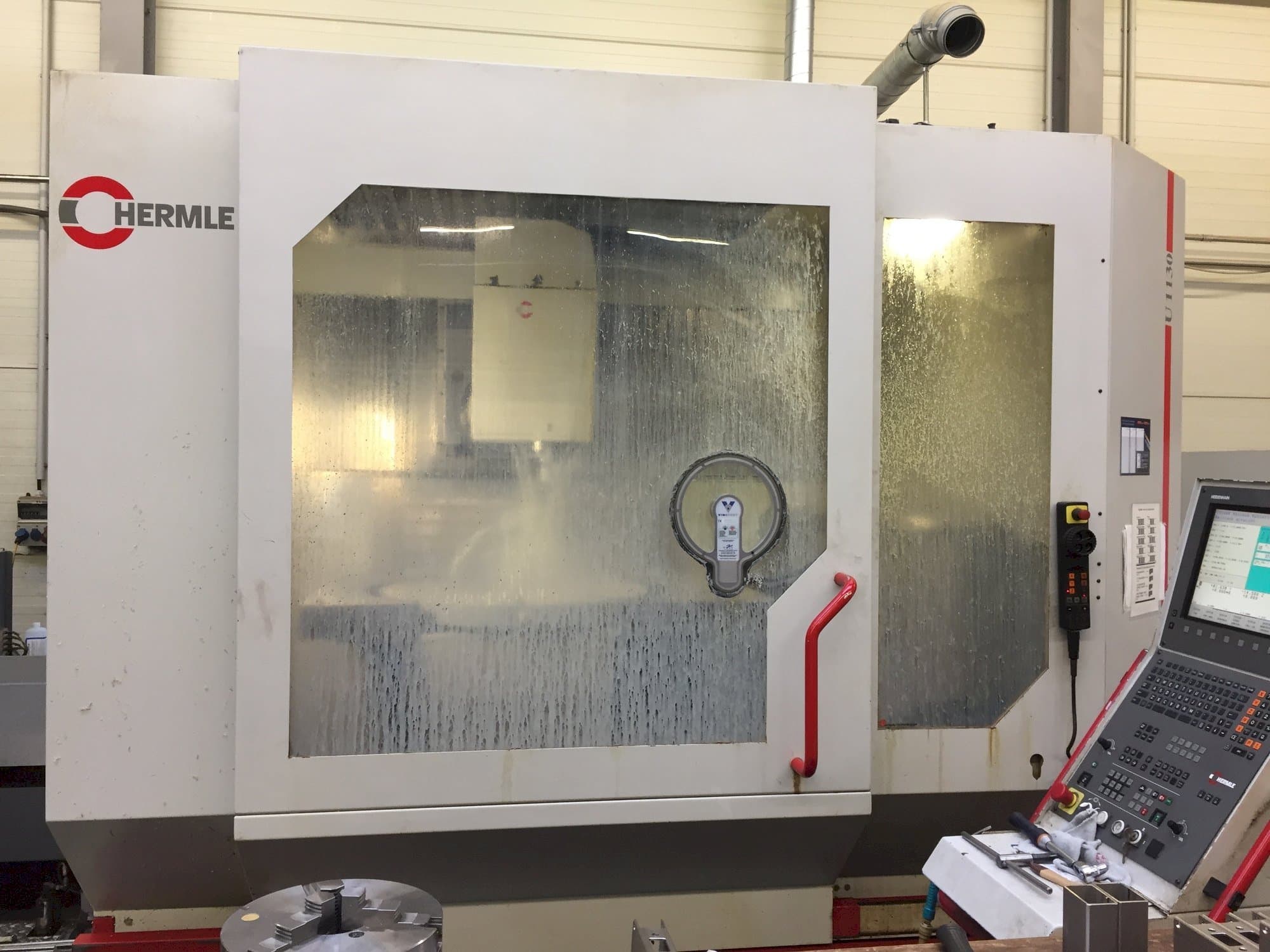 Vista frontal de la máquina HERMLE U1130