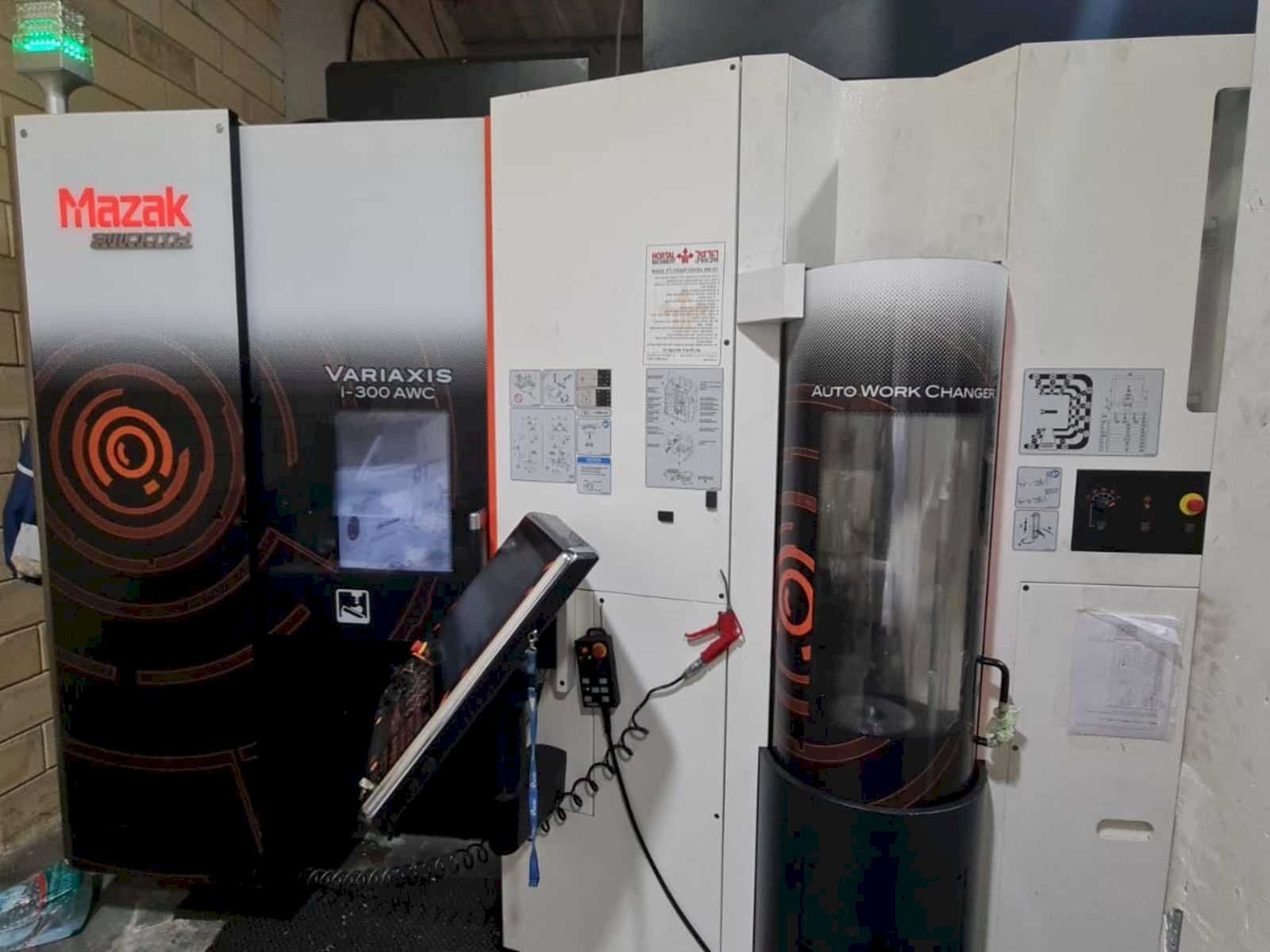 Vista frontal de la máquina Mazak VARIAXIS I-300 AWC