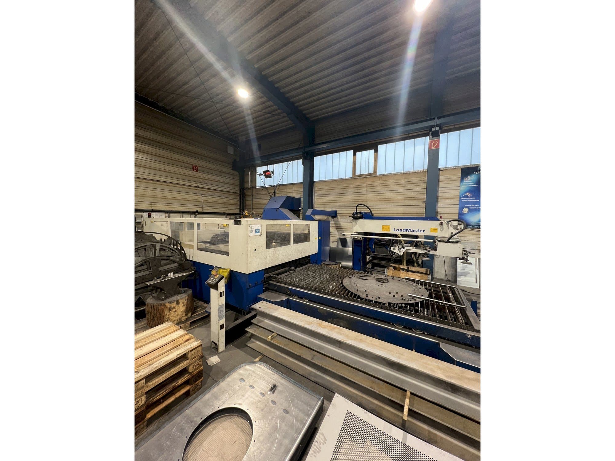 Vista frontal de la máquina TRUMPF TruLaser 3030