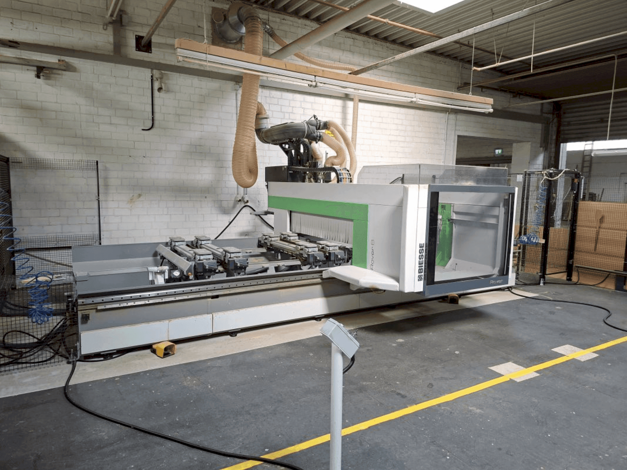 Vista frontal de la máquina BIESSE Rover B 1650