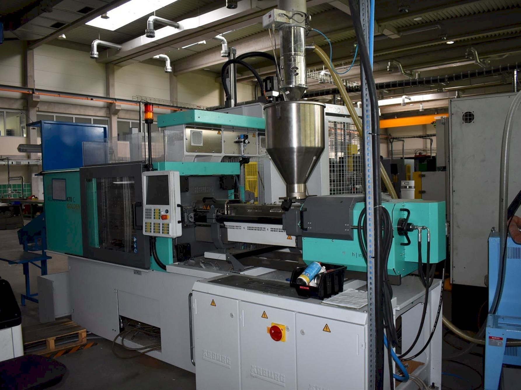 Vista frontal de la máquina Arburg ALLROUNDER 470 C 1500 - 400