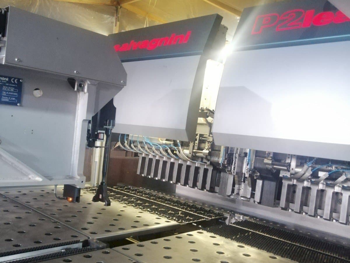 Vista frontal de la máquina Salvagnini P2lean