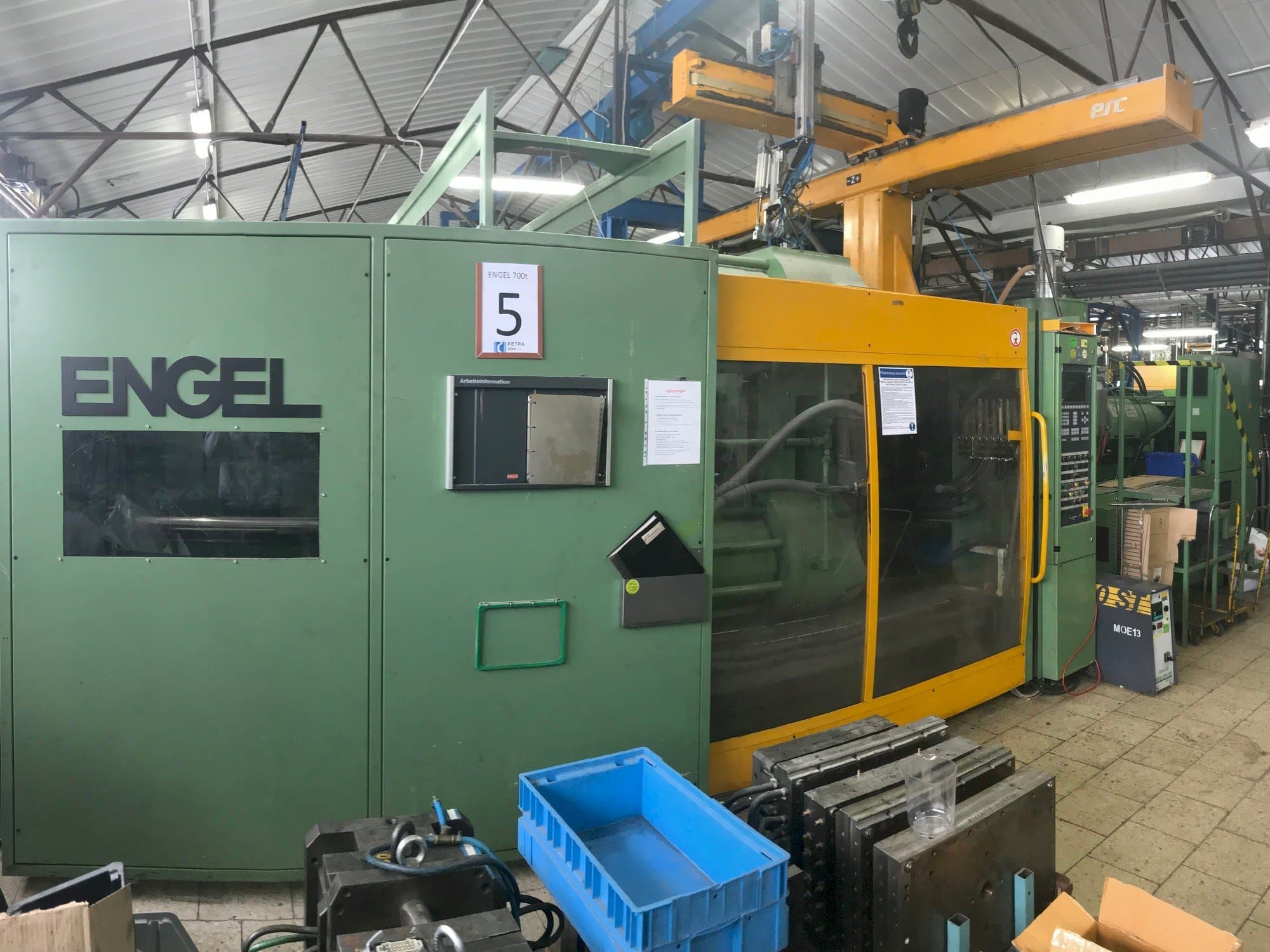 Vista frontal de la máquina ENGEL ES 2550/700 DUO