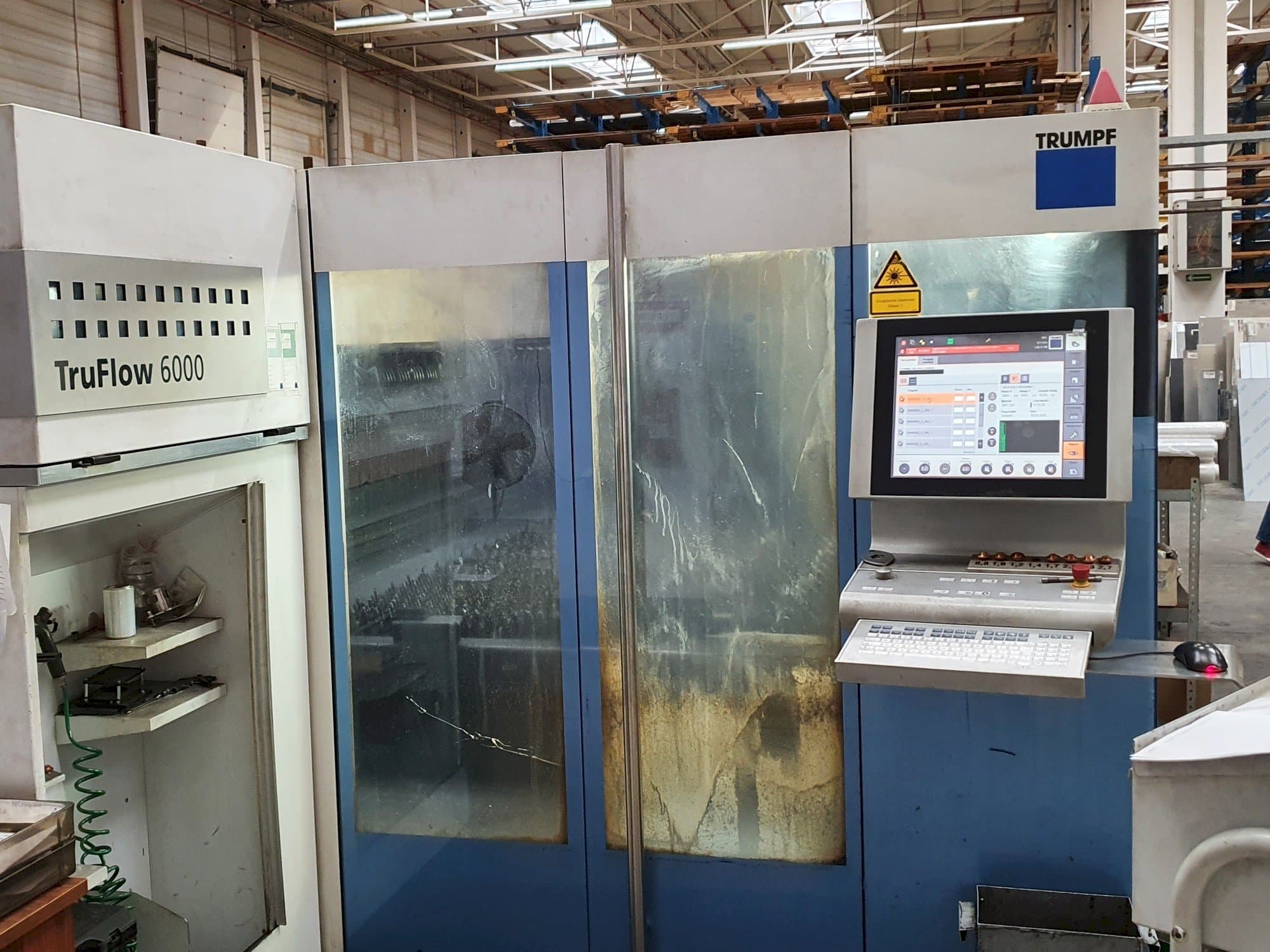 Vista frontal de la máquina Trumpf TruLaser 3030