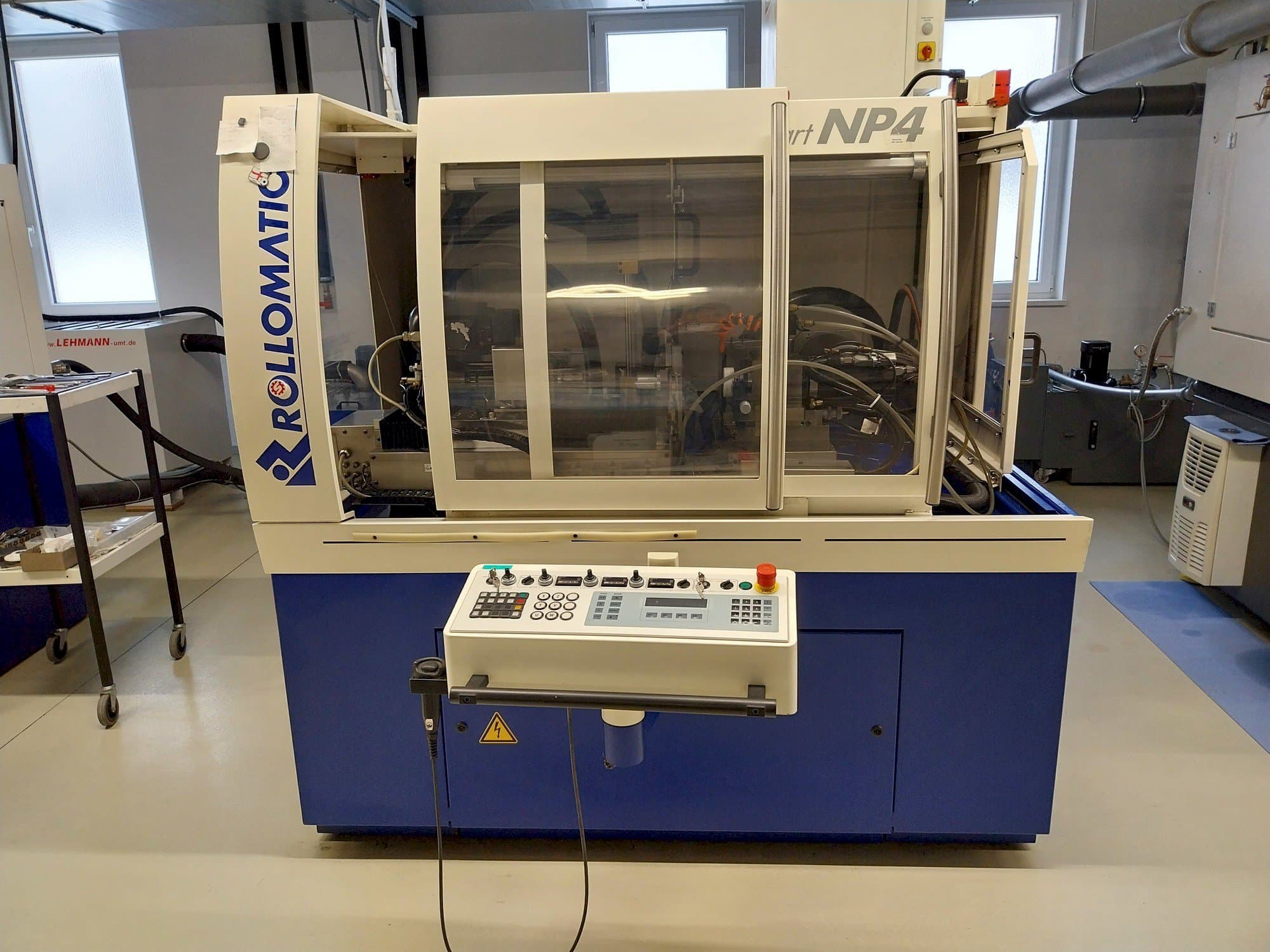 Vista frontal de la máquina ROLLOMATIC NP4