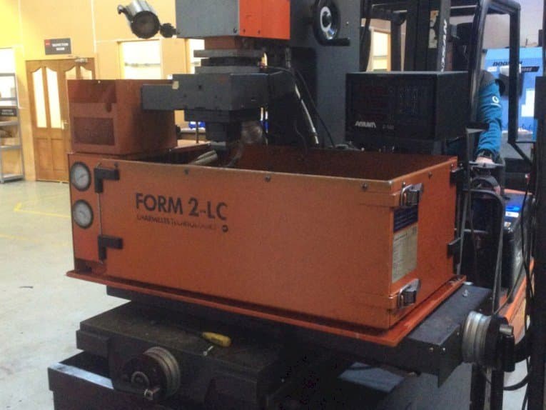Vista frontal de la máquina CHARMILLES Form 2-LC