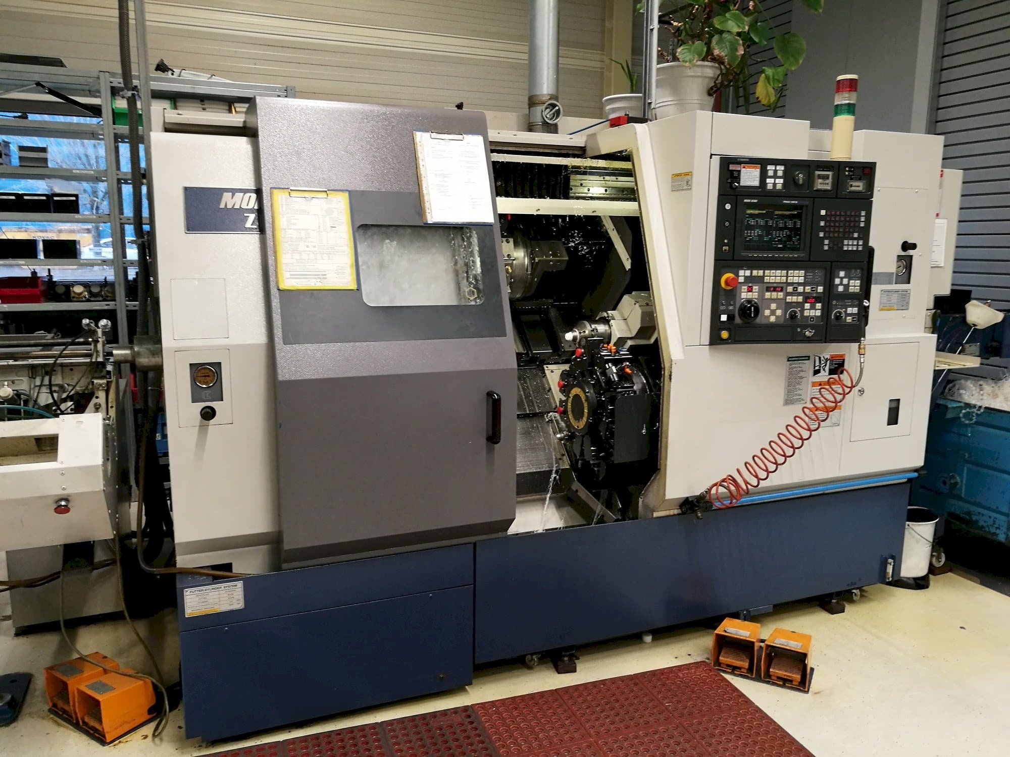 Vista frontal de la máquina MORI SEIKI ZL 150 MSC