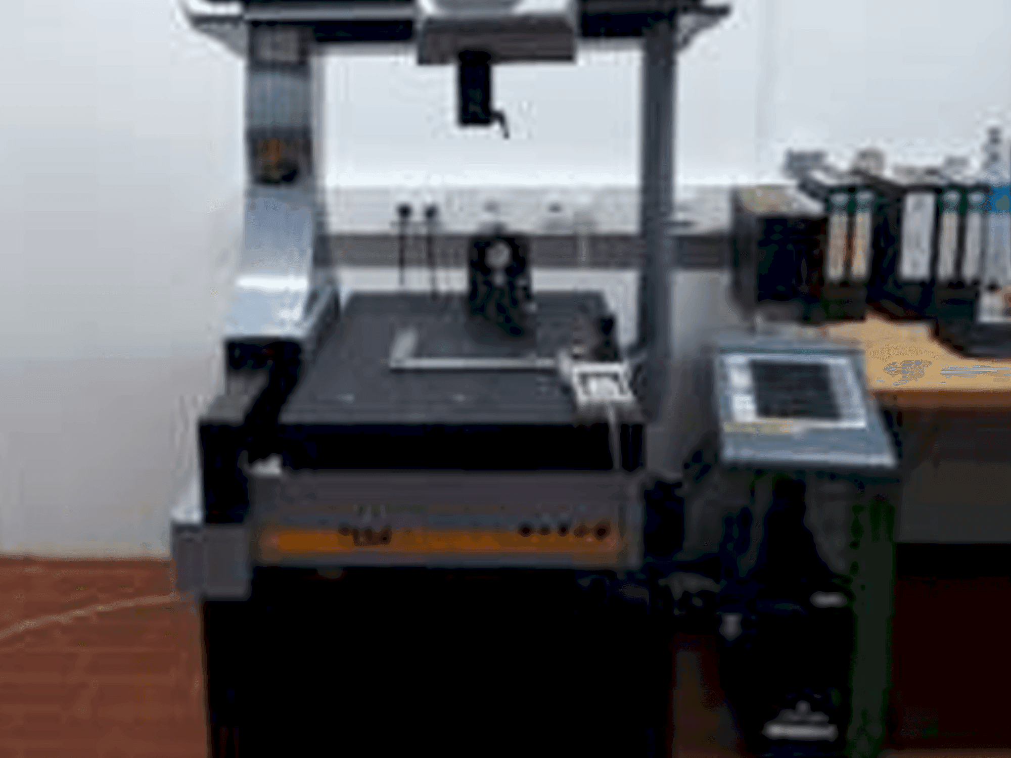 Vista frontal de la máquina TESA Micro-Hite MH3D Recorder 454 Tesaslar-i