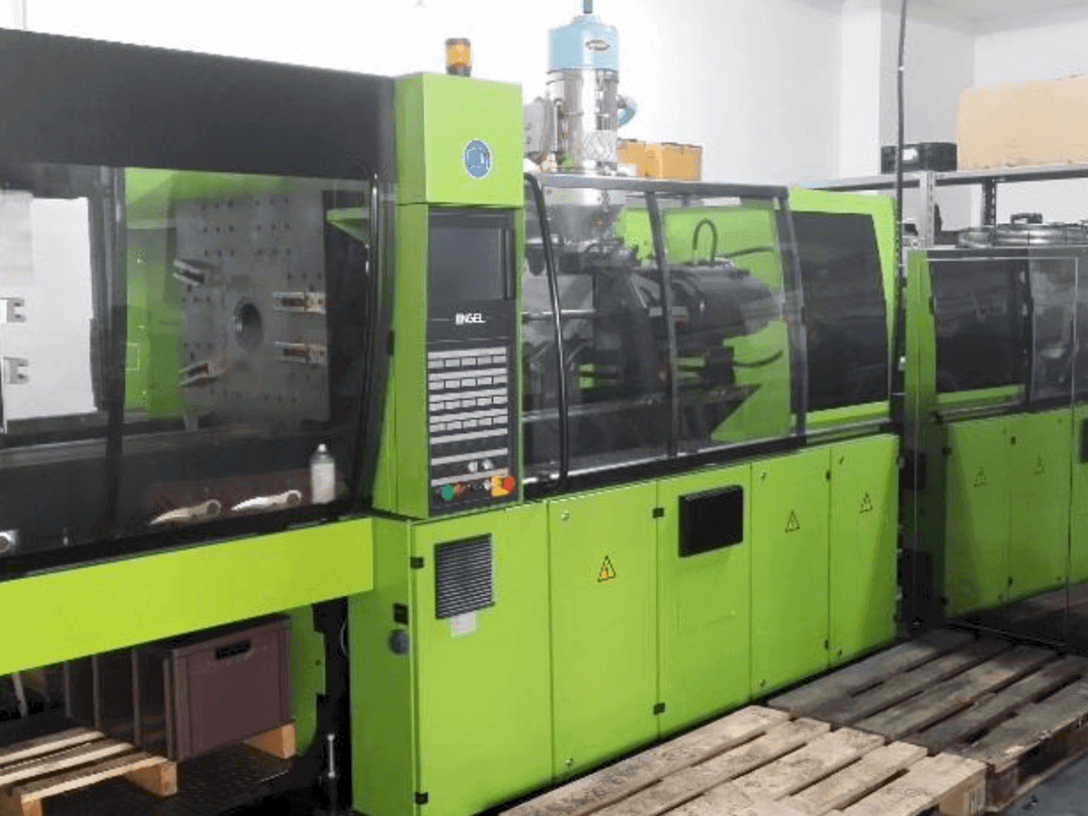 Vista frontal de la máquina ENGEL VC 750/150