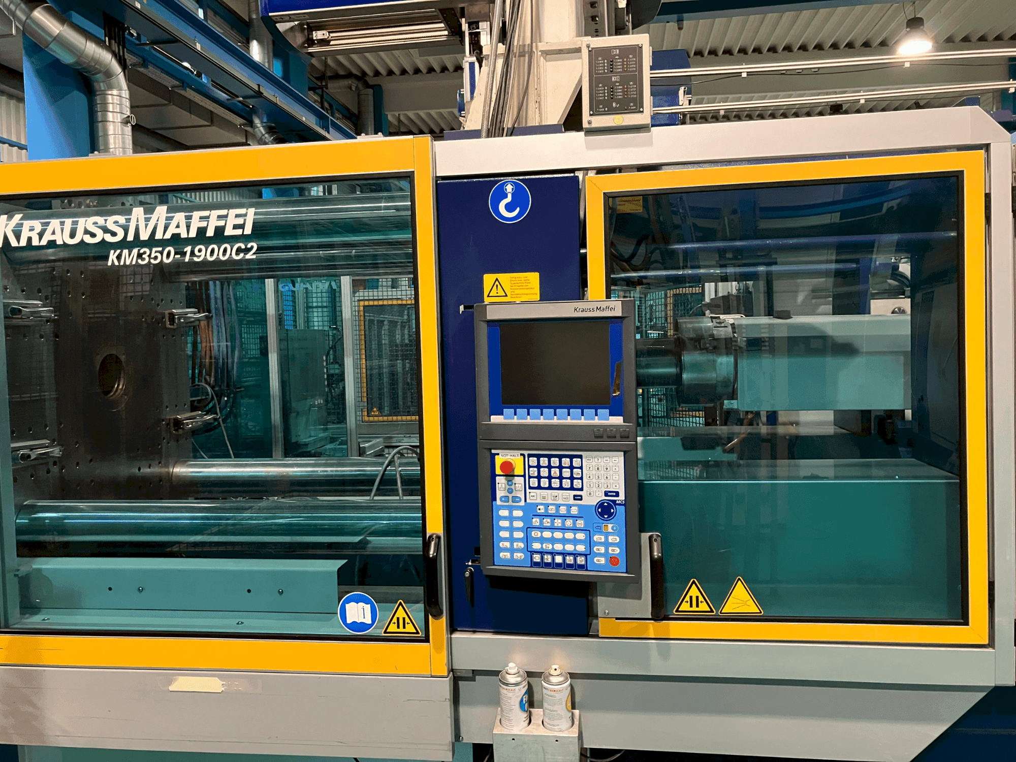 Vista frontal de la máquina Krauss Maffei KM350