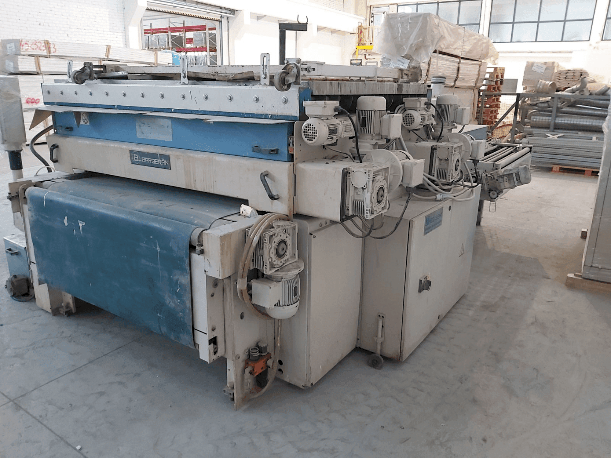 Vista frontal de la máquina Barberan BRB2-1400-RR