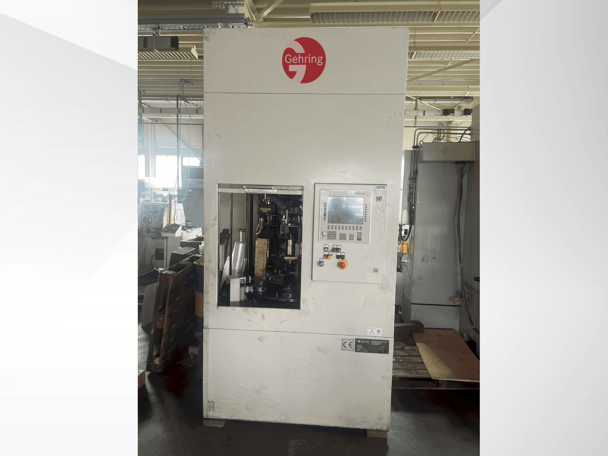 Vista frontal de la máquina GEHRING L2-630