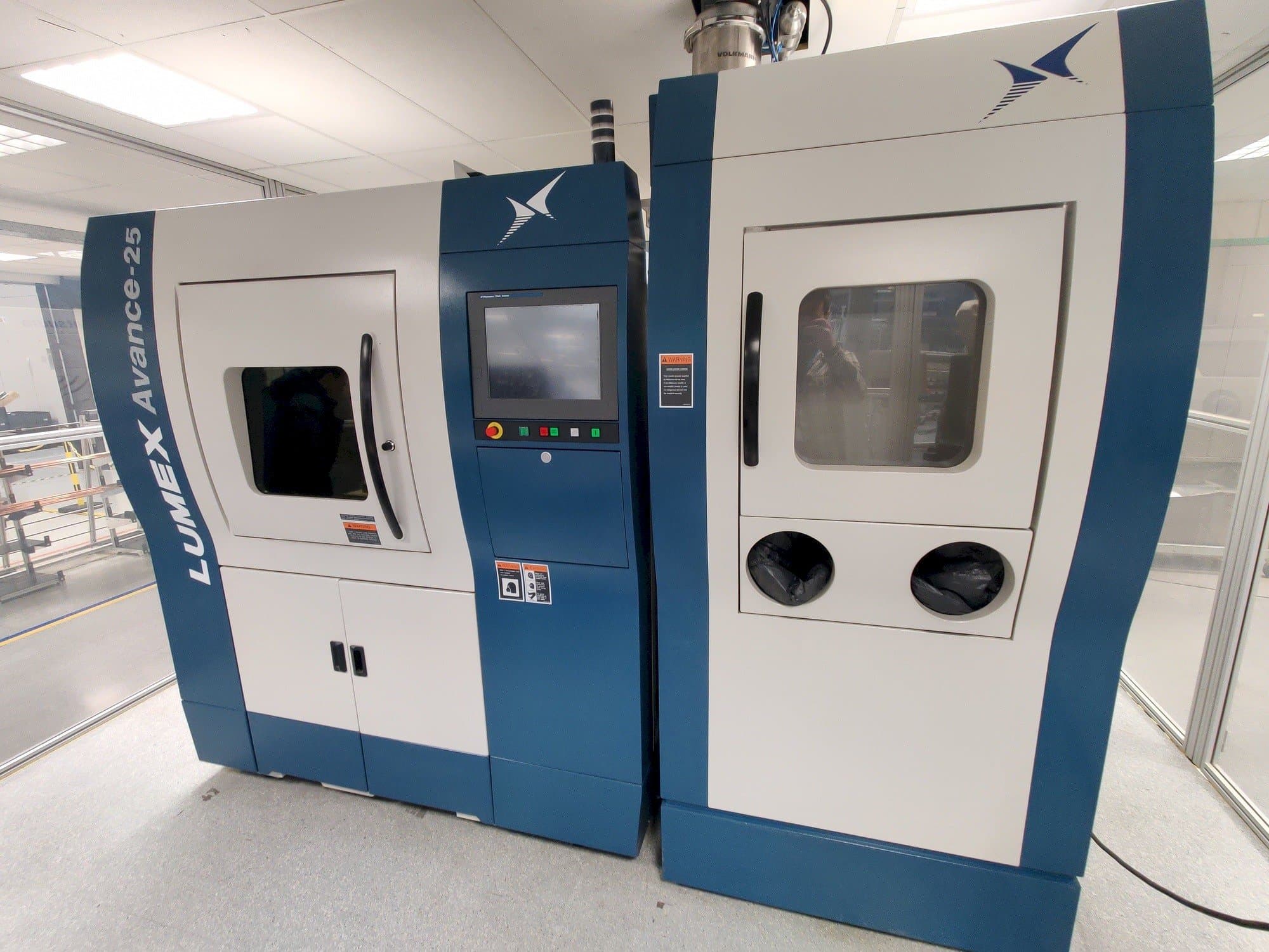 Vista frontal de la máquina Matsuura Lumex Avance-25