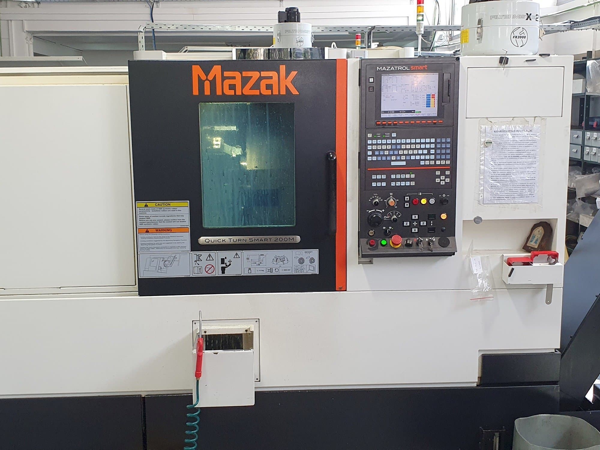 Vista frontal de la máquina Mazak QTS200M