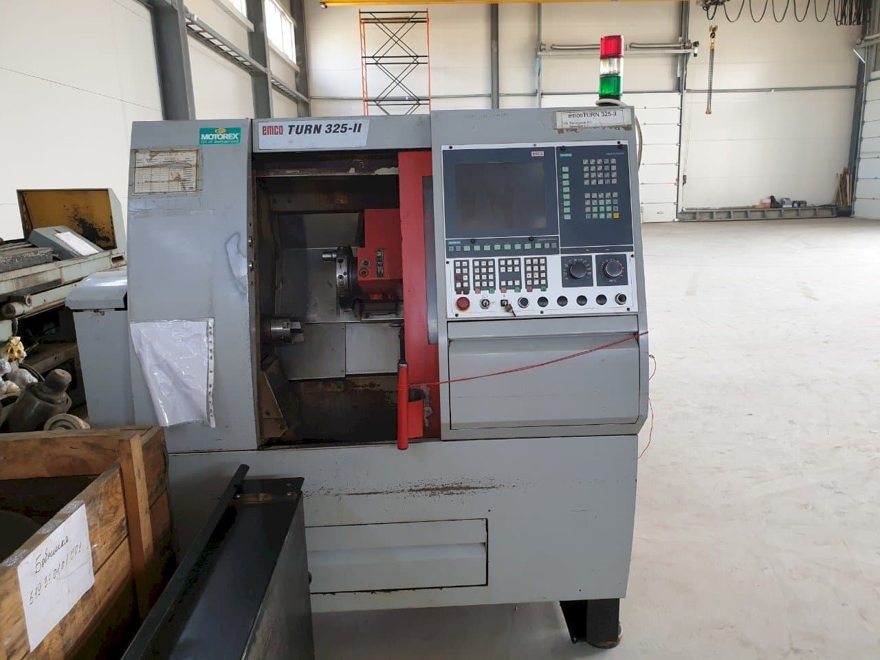 Vista frontal de la máquina EMCO Turn 325-II