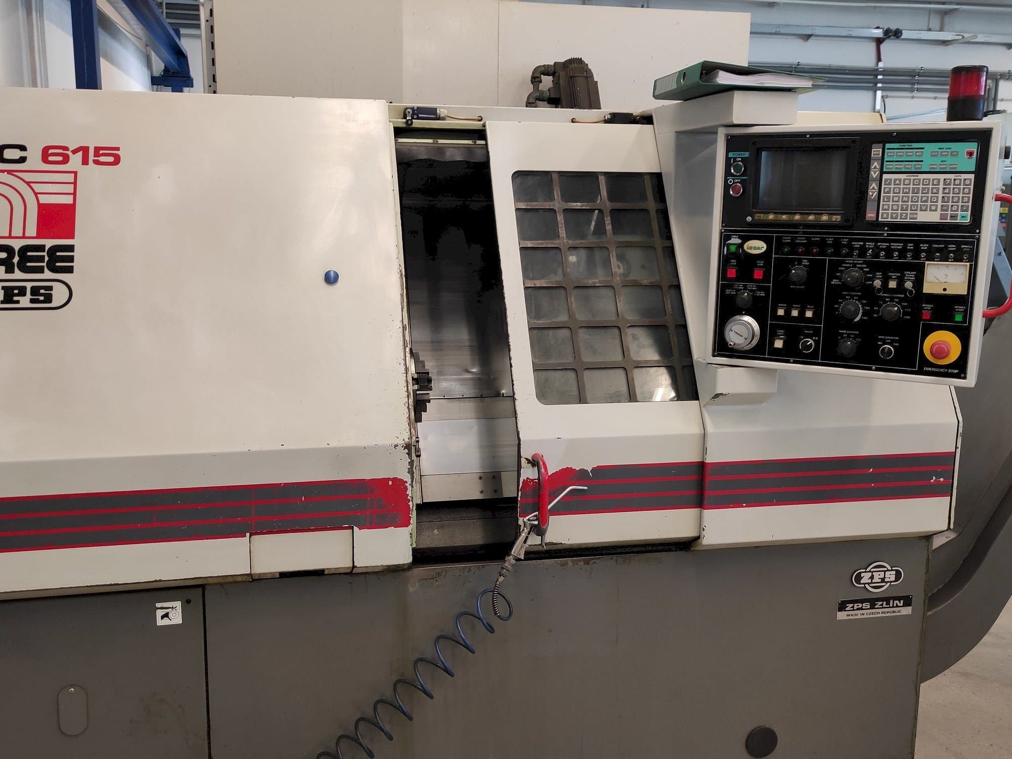 Vista frontal de la máquina ZPS S-50 (TC-615)