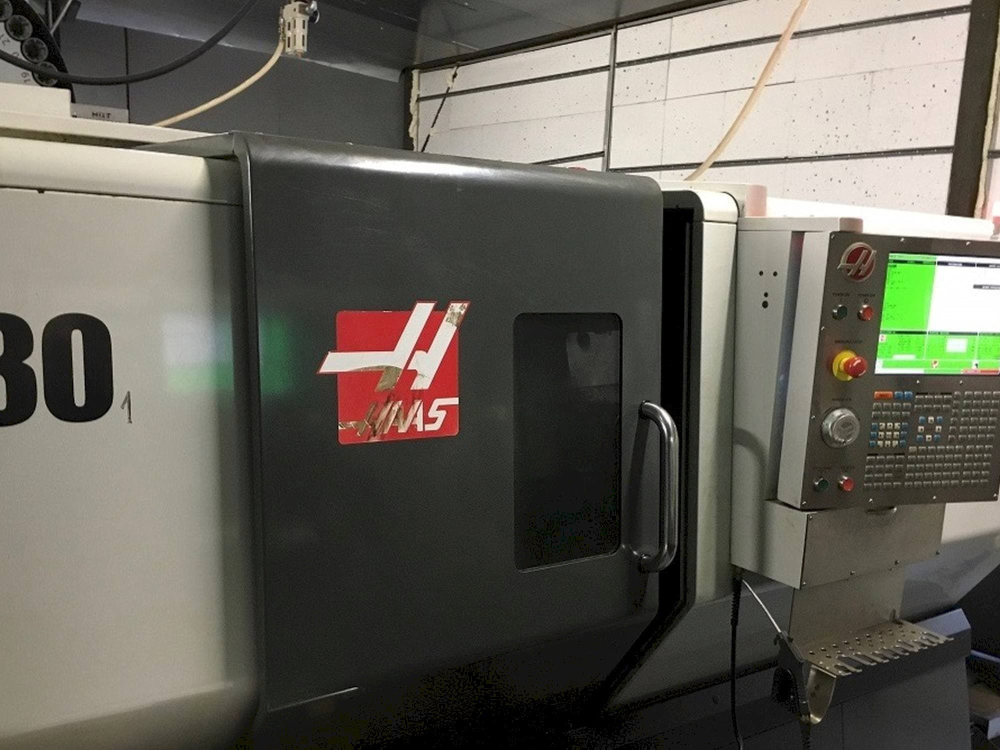 Vista frontal de la máquina HAAS ST-30