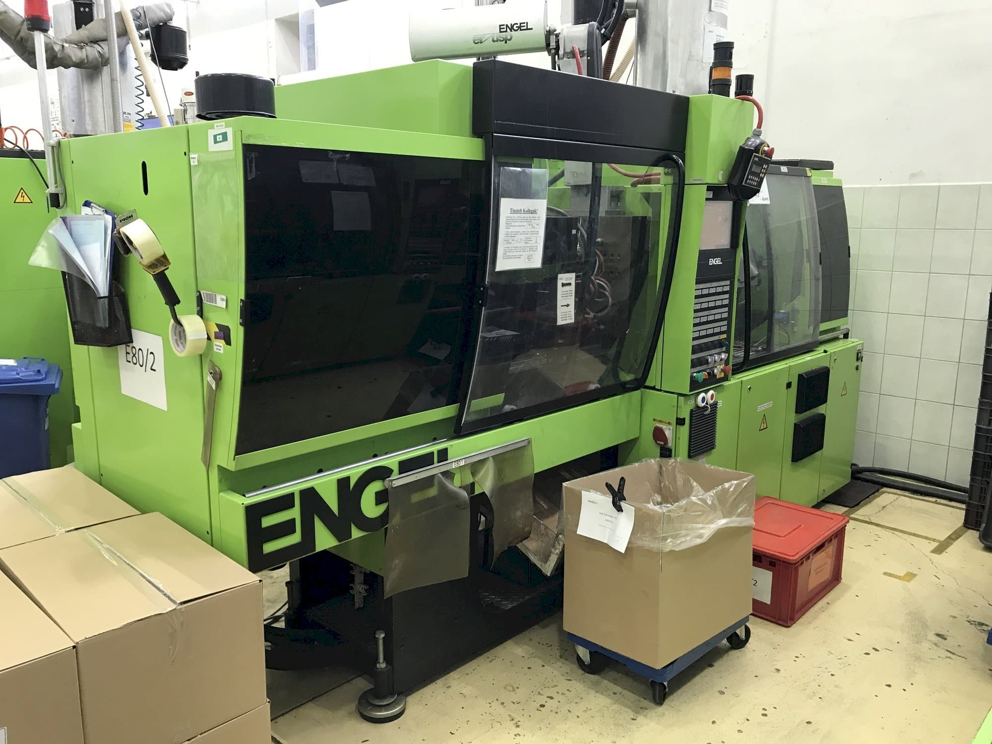Vista frontal de la máquina ENGEL VC 330/80 Tech
