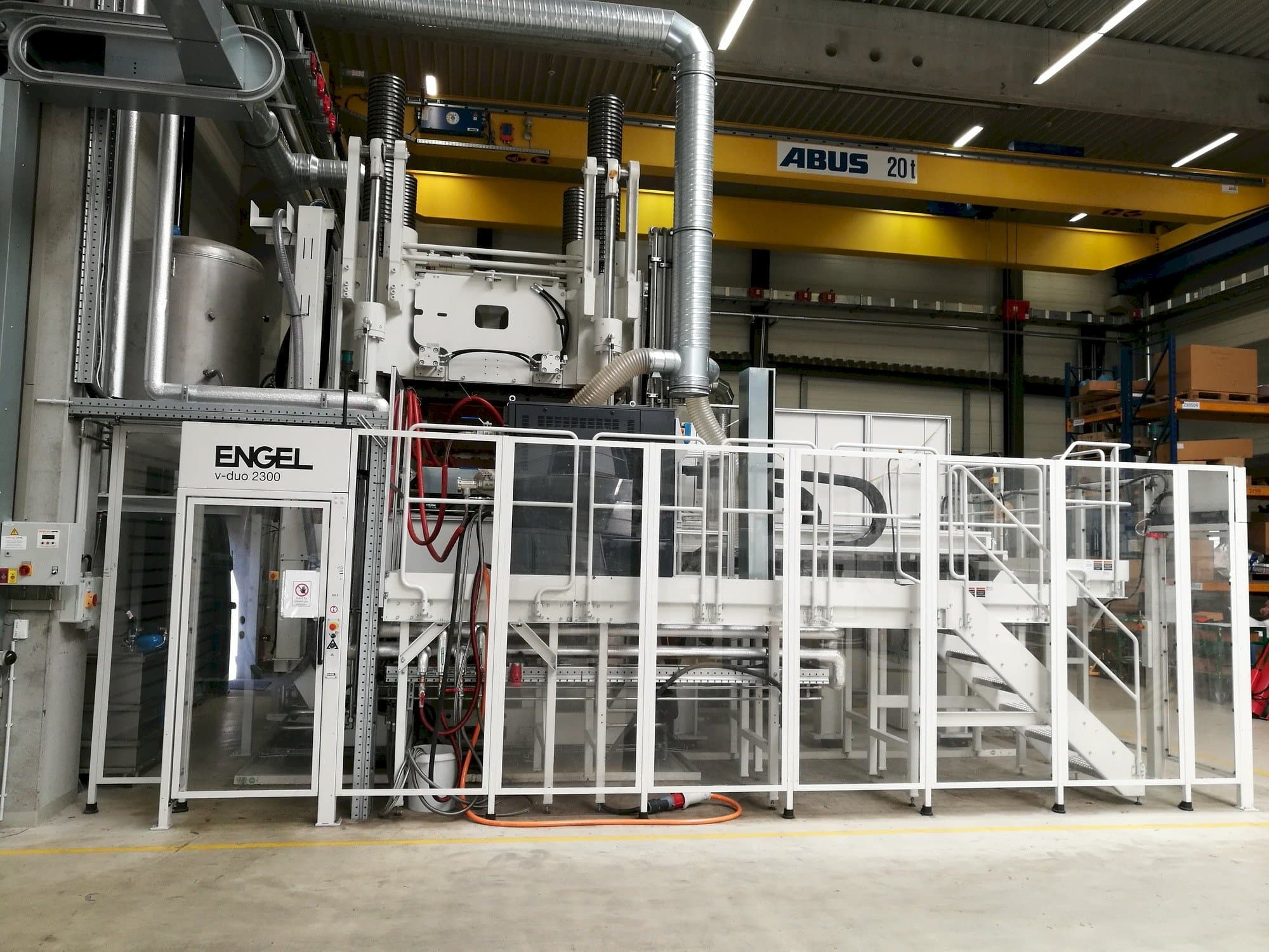 Vista frontal de la máquina ENGEL V-Duo 2300