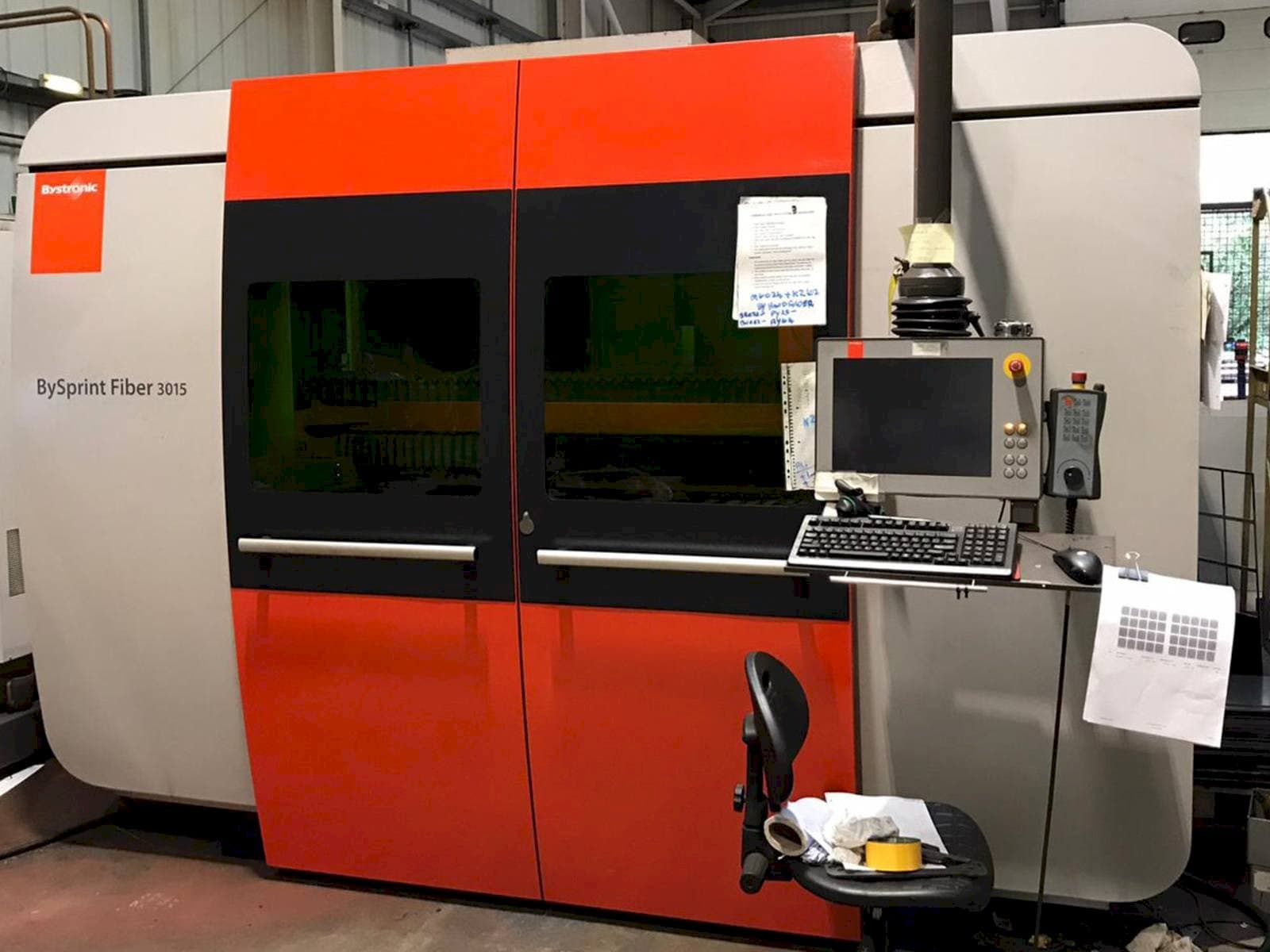 Vista frontal de la máquina Bystronic BySprint Fiber 3015
