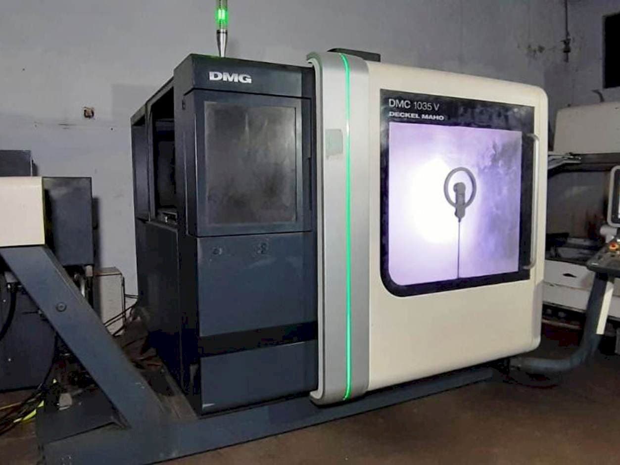 Vista frontal de la máquina DMG DMC 1035 V