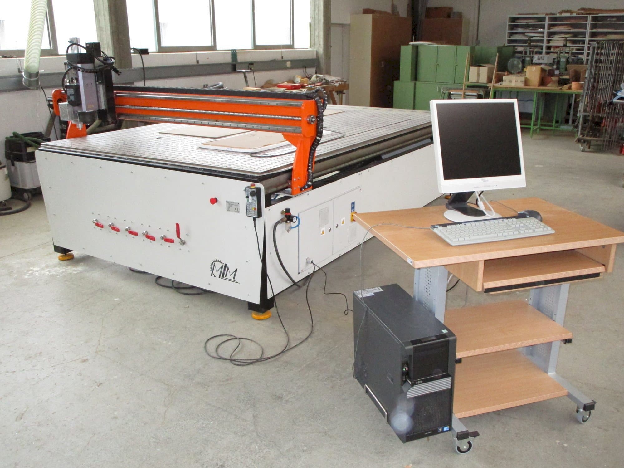 Vista frontal de la máquina MLM Ploter CNC