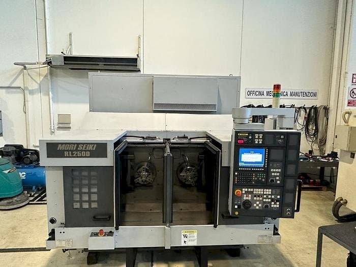 Vista frontal de la máquina MORI SEIKI RL 2500