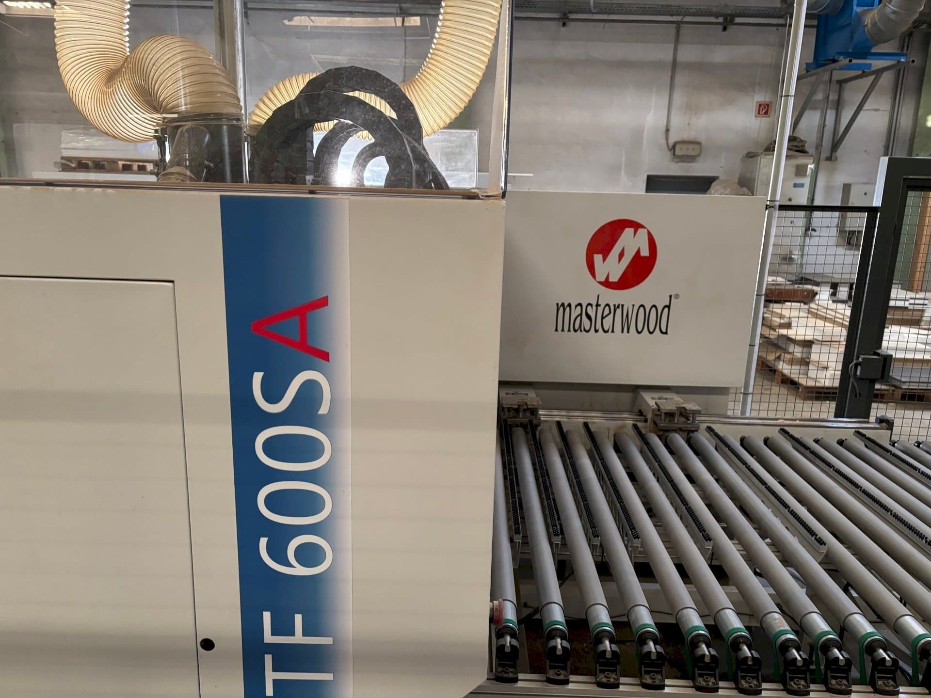 Vista frontal de la máquina MASTERWOOD MASTERDRILL TF 600 SA