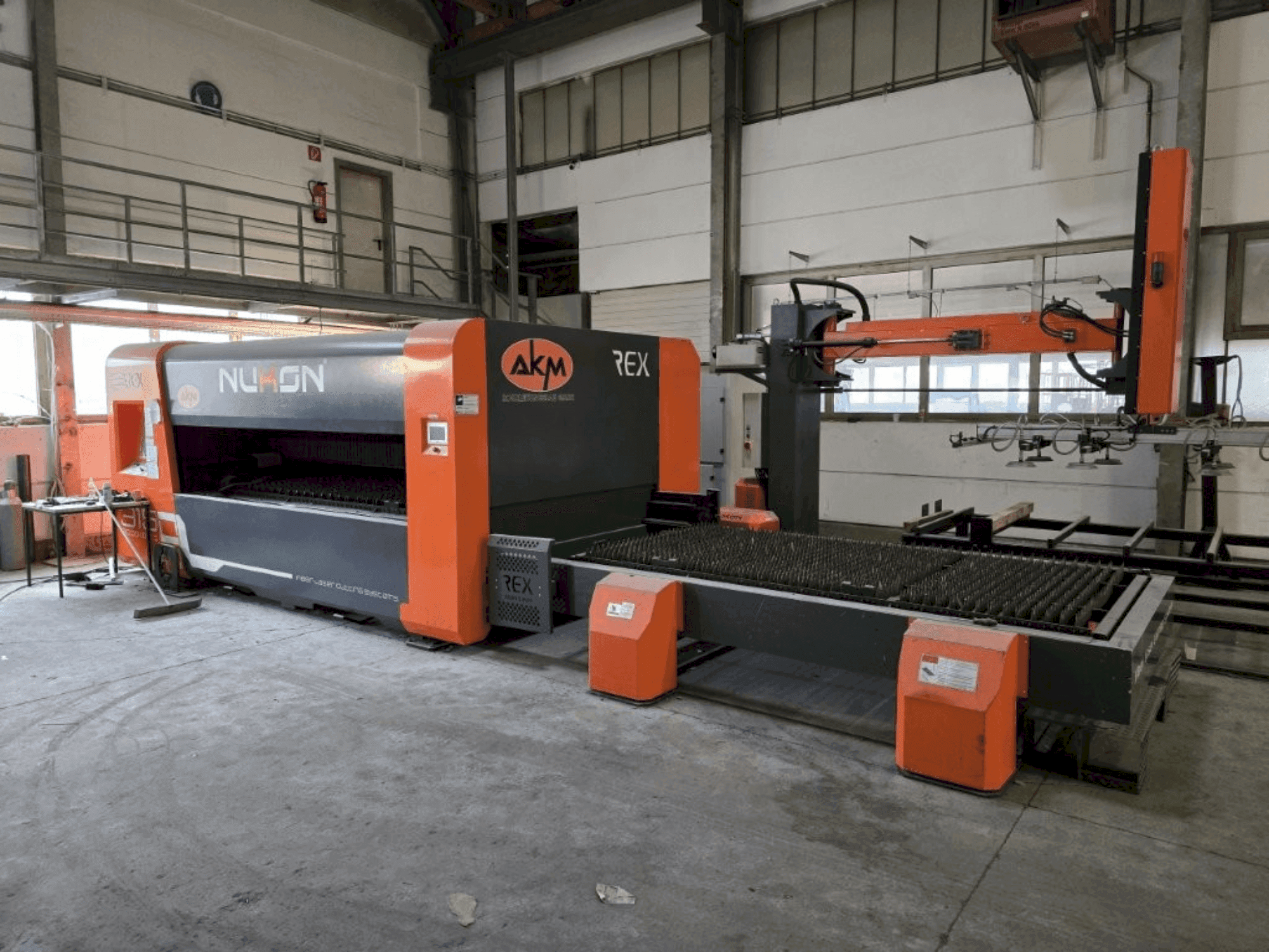 Vista frontal de la máquina NUKON Rex 315