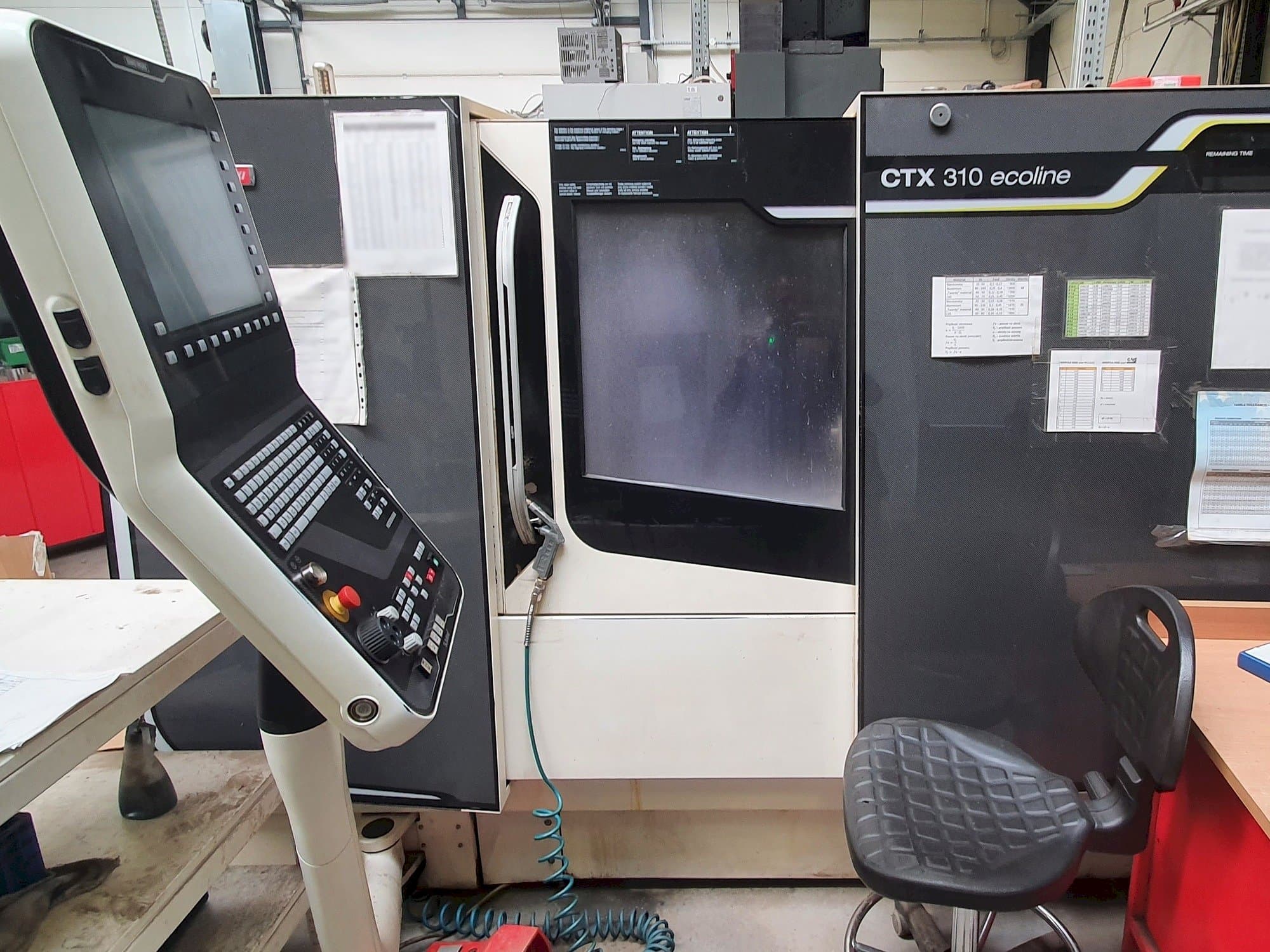 Vista frontal de la máquina DMG MORI SEIKI CTX
