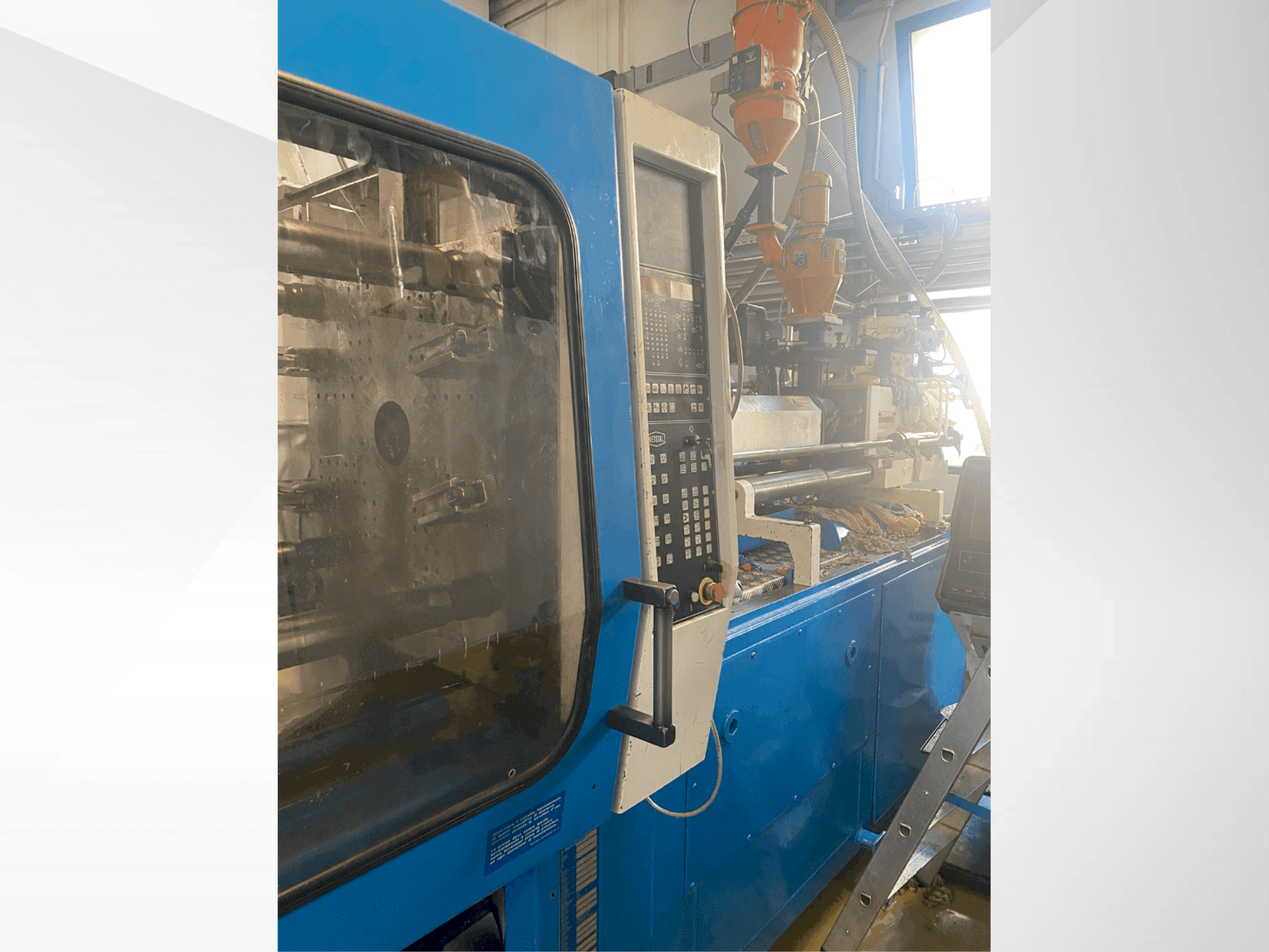 Vista frontal de la máquina Netstal S-1000-460