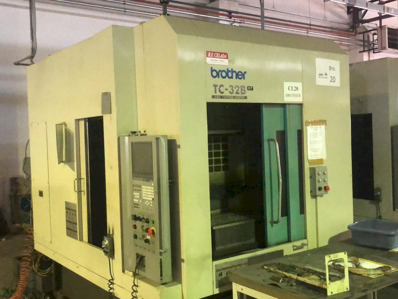 Vista frontal de la máquina Brother TC 32B