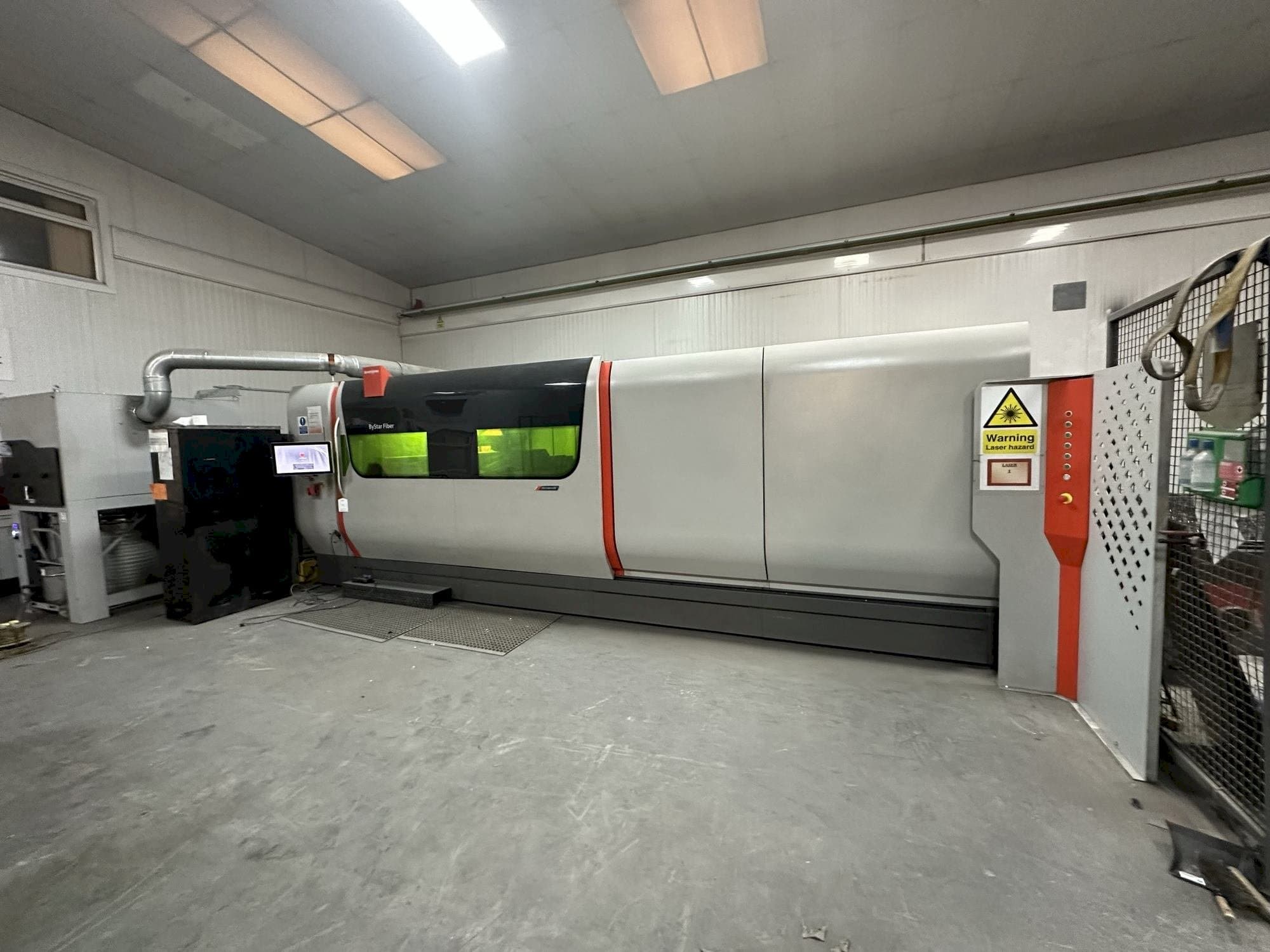 Vista frontal de la máquina Bystronic Bystar 4020 6KW Fibre with ByTrans