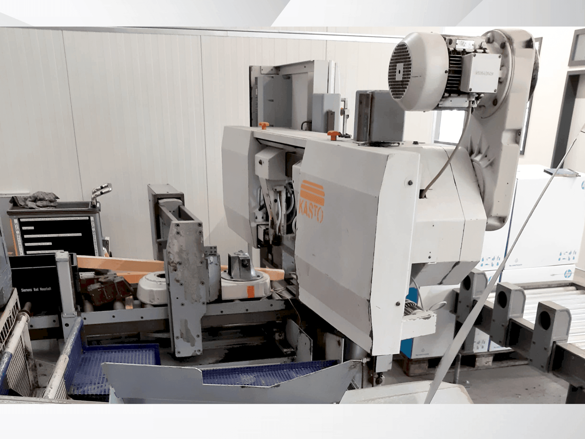 Vista frontal de la máquina KASTO HBA 360 AU with Knoll 150 K-1